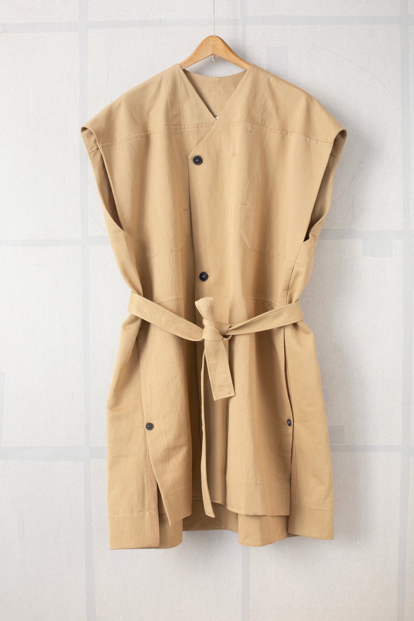 SLEEVELESS COAT#3 - COTTON WASHI TWILL GALLNUT