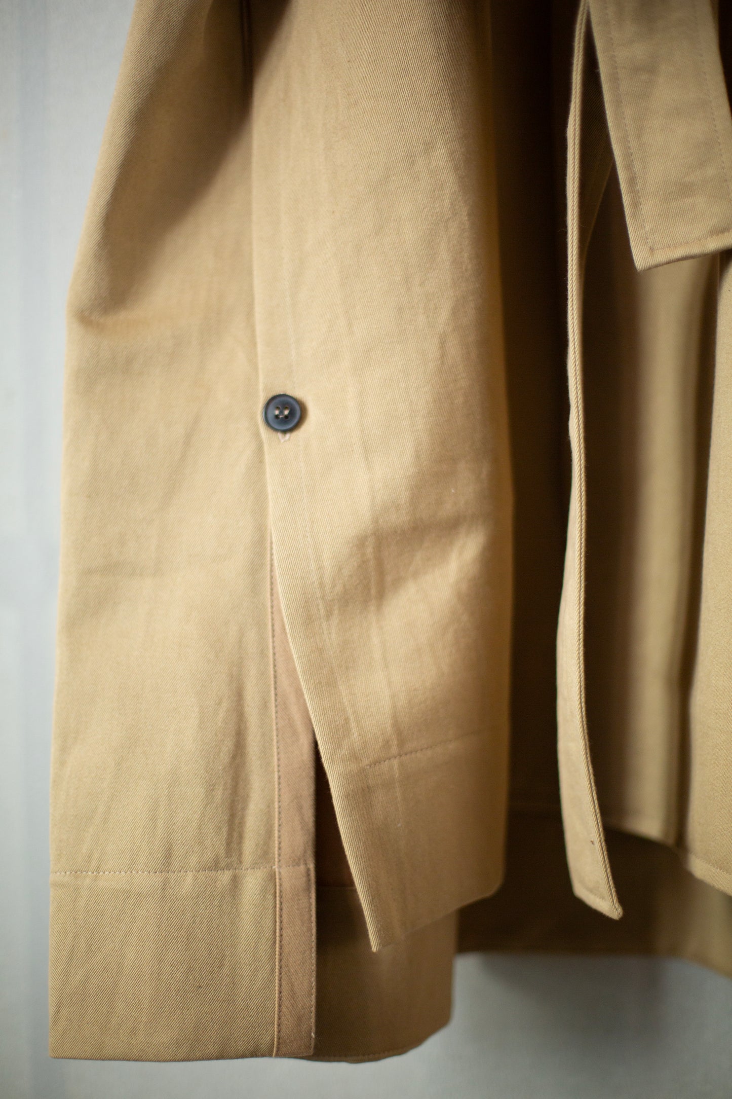 SLEEVELESS COAT#3 - COTTON WASHI TWILL GALLNUT
