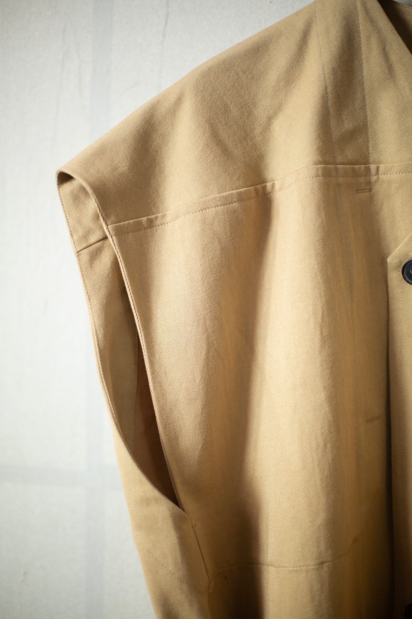 SLEEVELESS COAT#3 - COTTON WASHI TWILL GALLNUT