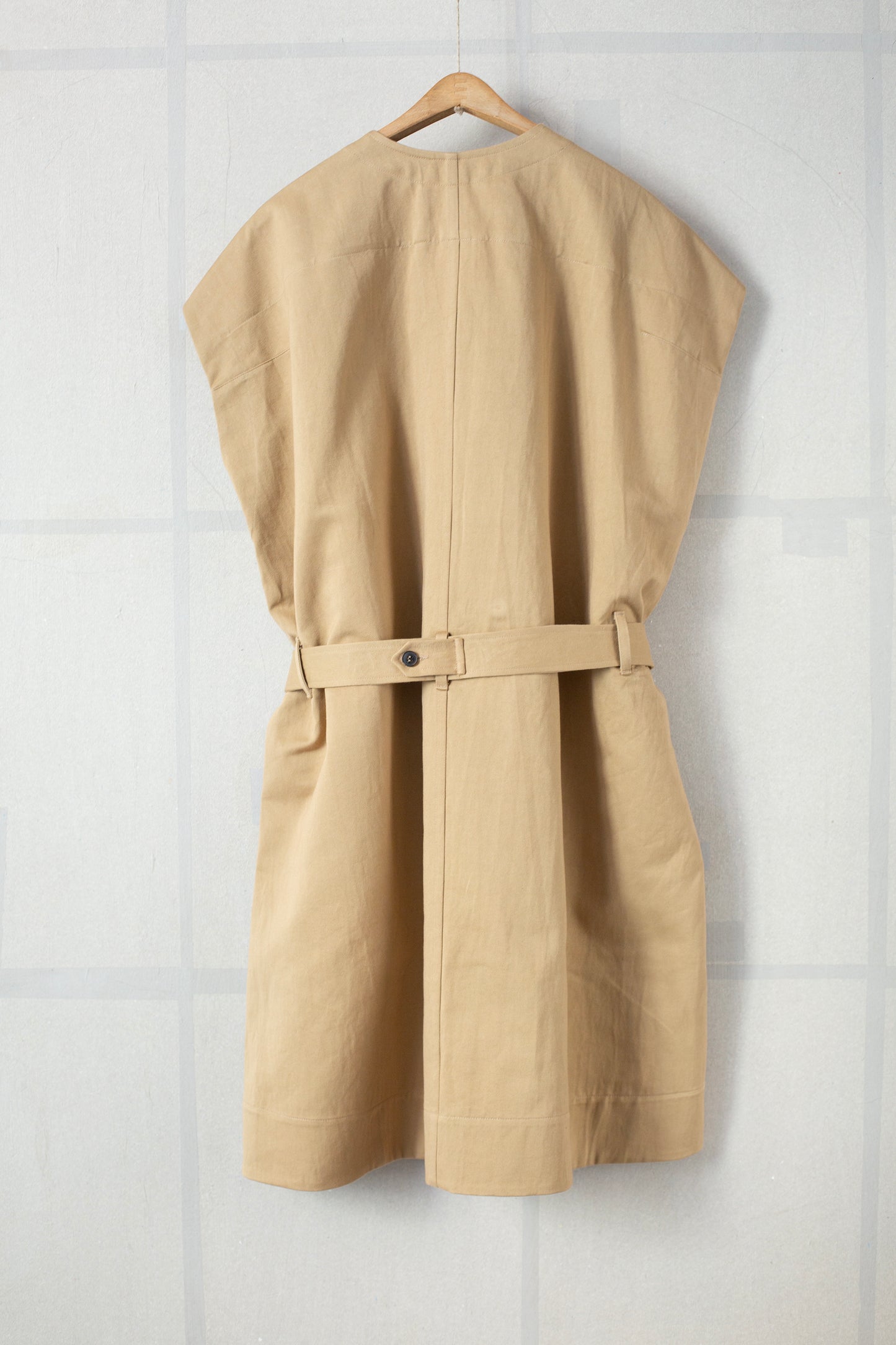 SLEEVELESS COAT#3 - COTTON WASHI TWILL GALLNUT