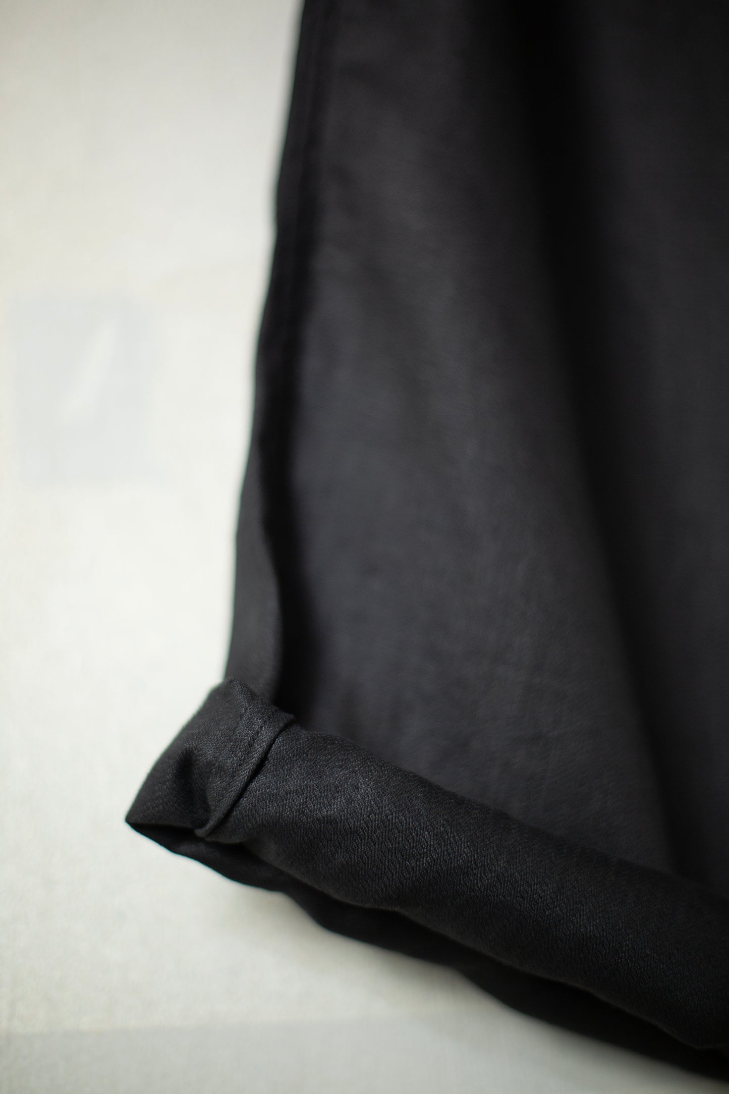 Straight-cut leisure pants in black ripples hemp