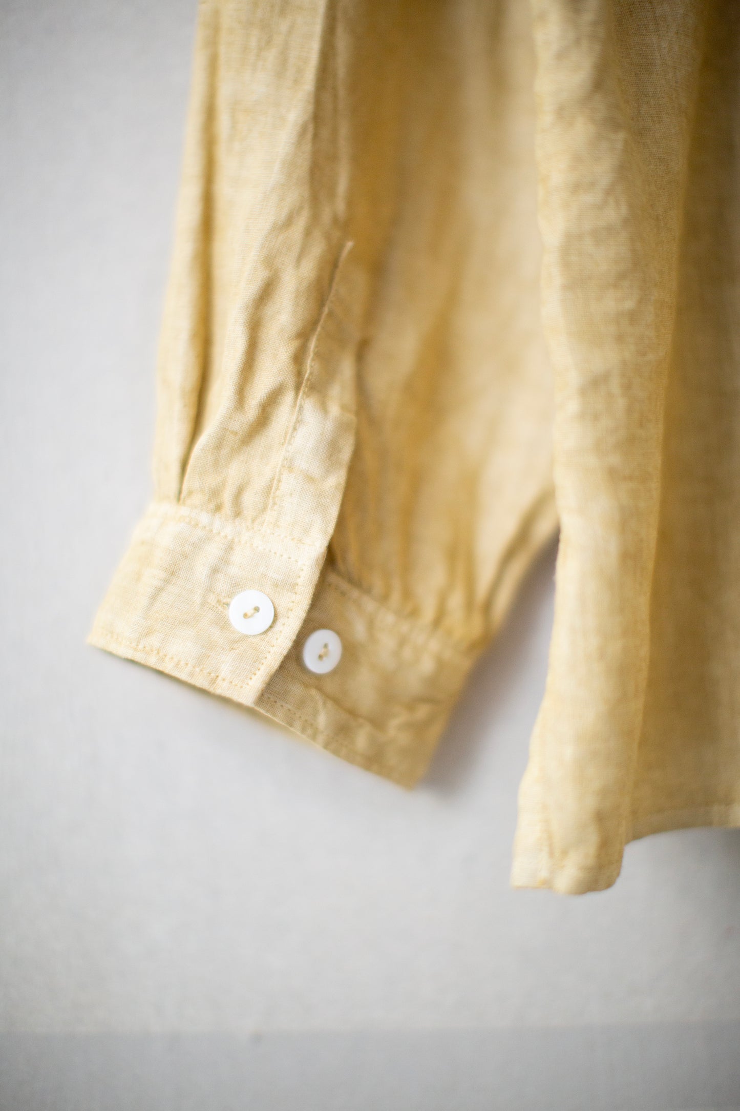 Open collar shirt in bengala yellow hemp