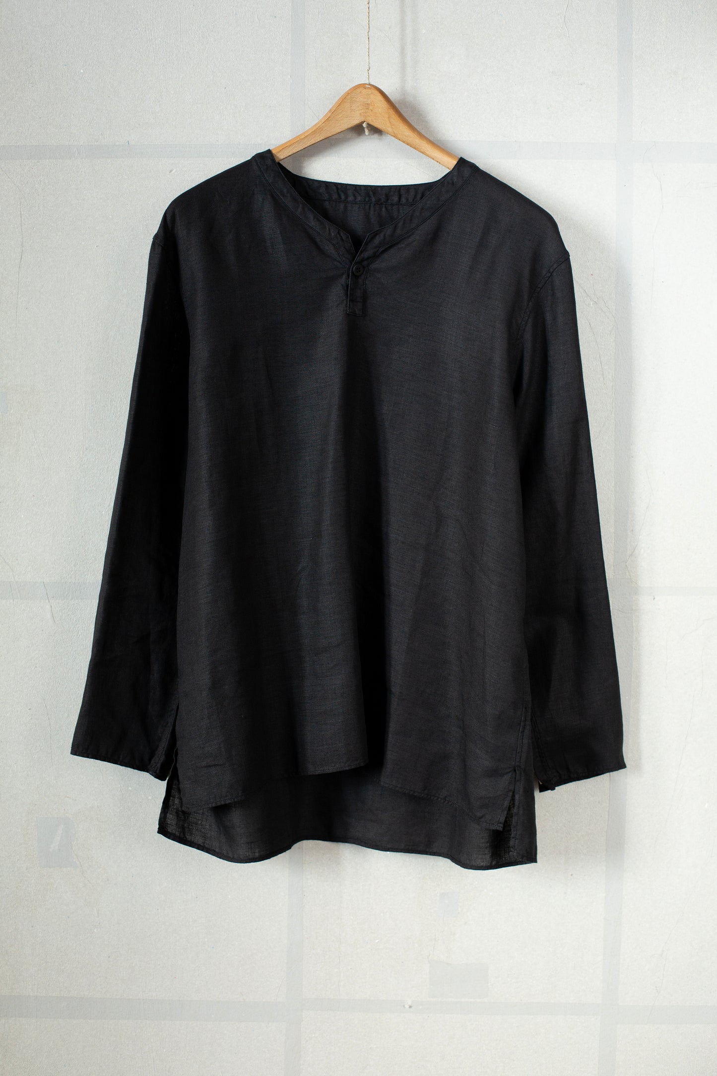 long sleeve pullover in black hemp