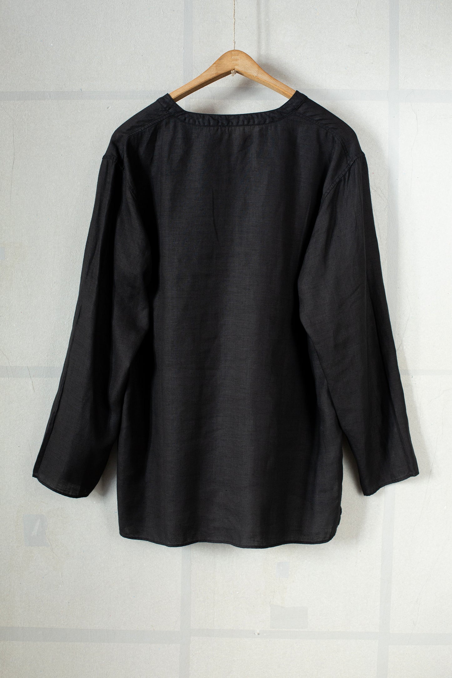 long sleeve pullover in black hemp
