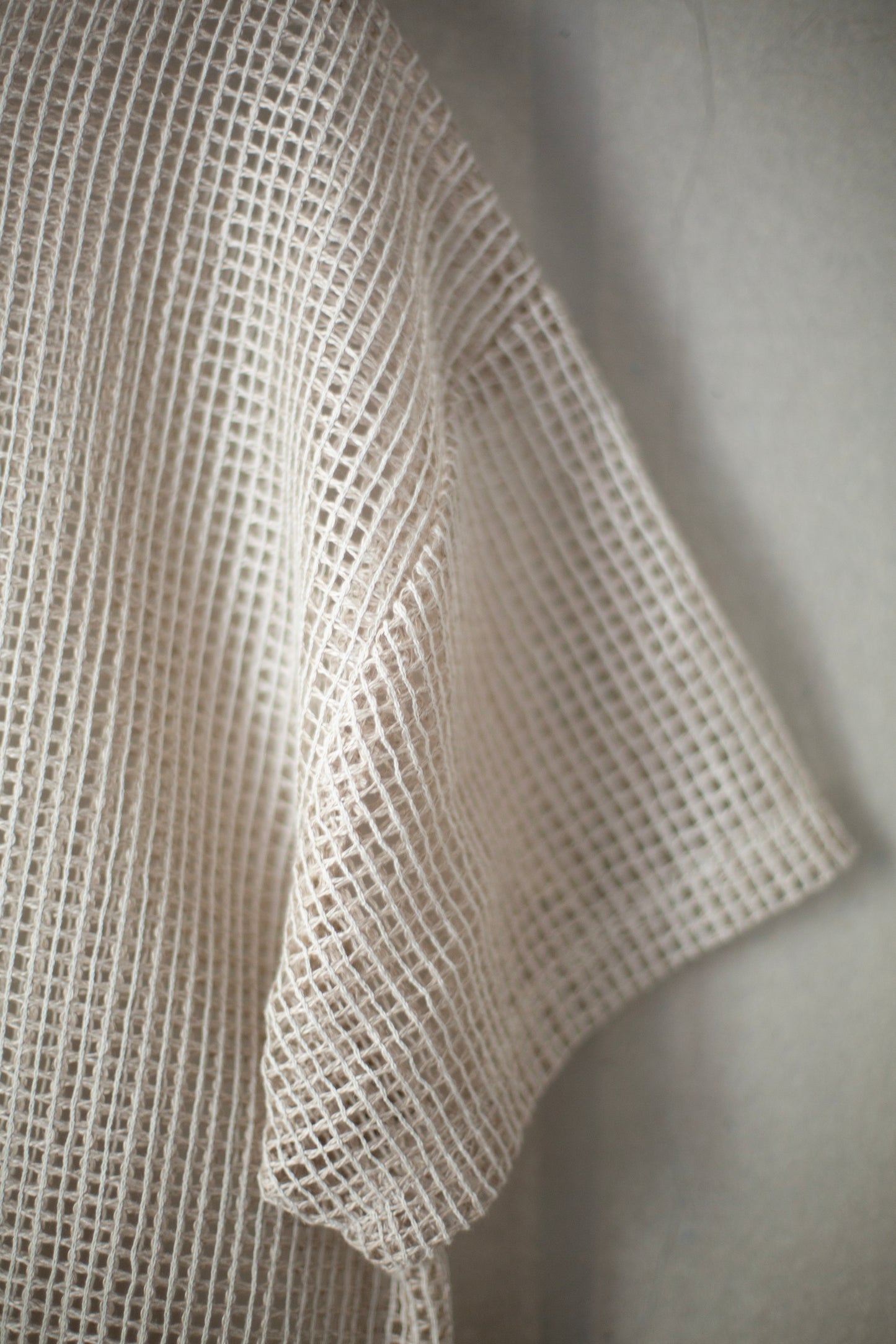 Netted shortsleeve shirt