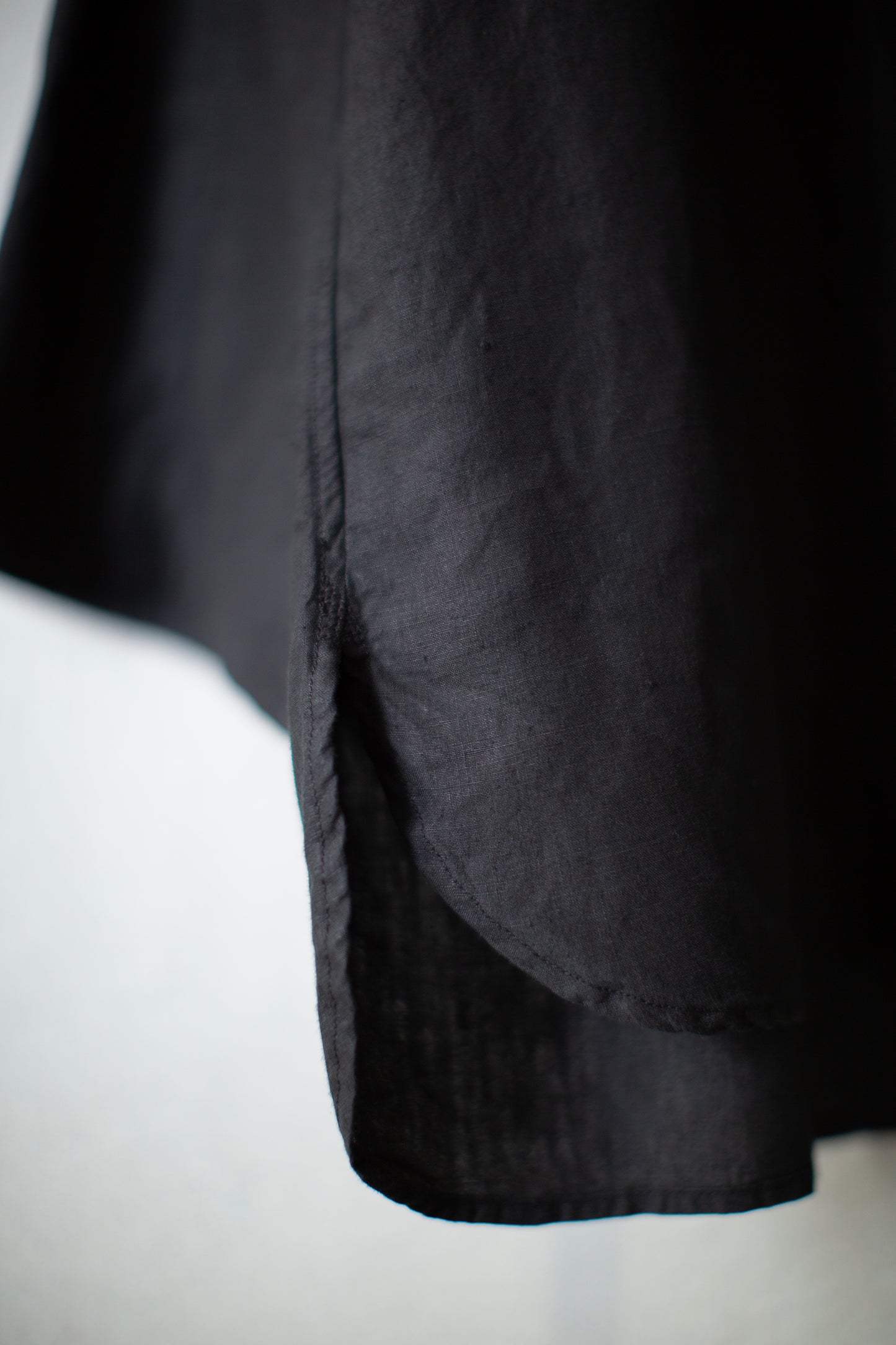 longsleeve pullover in black high density hemp