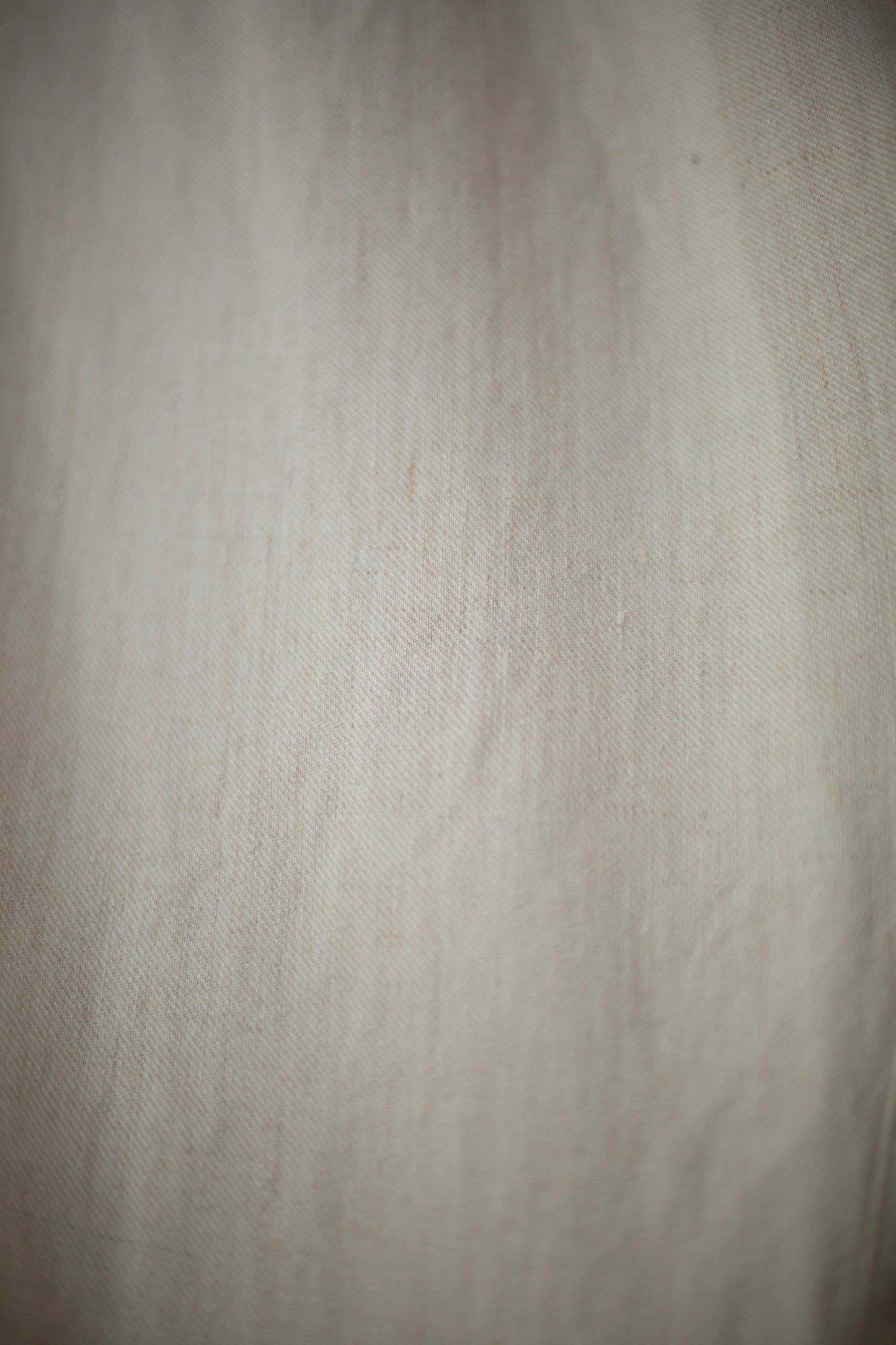 comfortable cropped pants in natural white twill-woven hemp