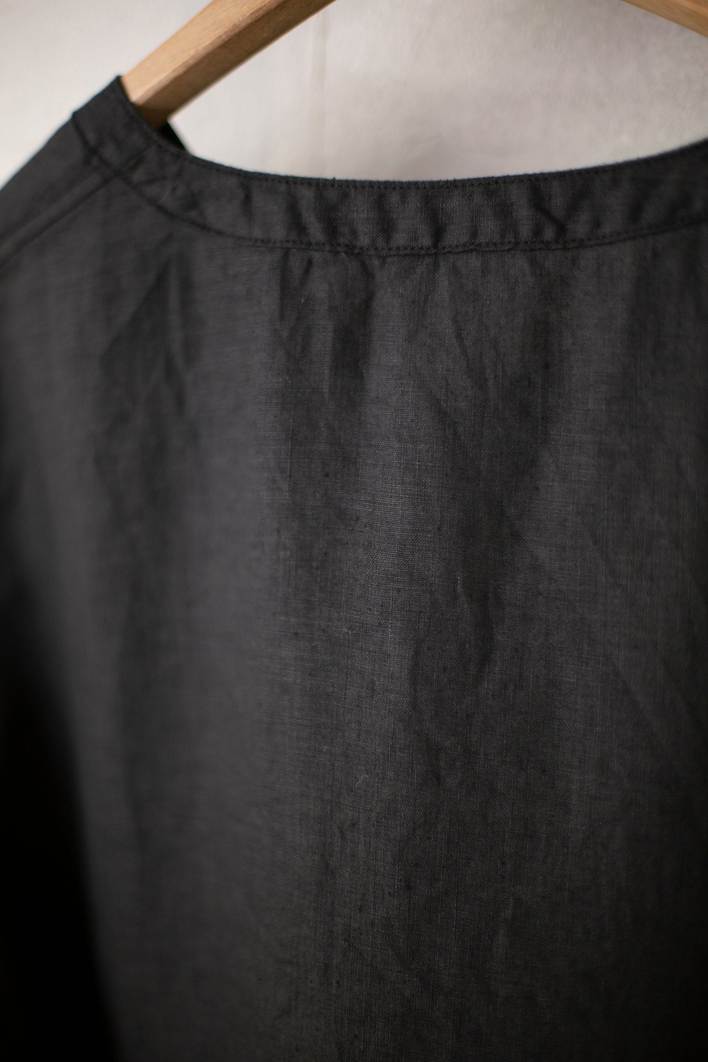Short Sleeve Pullover Henley Shirt In Black Hemp