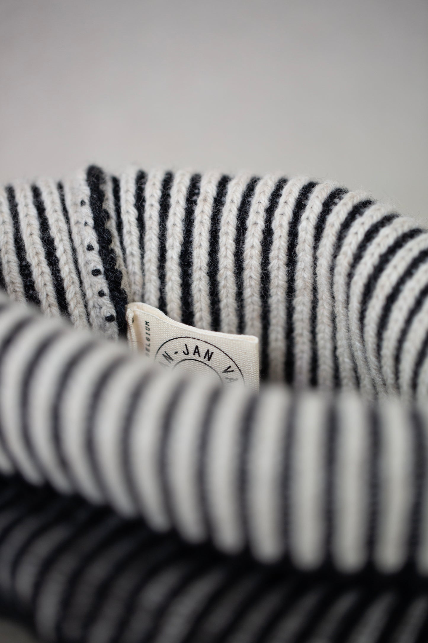 BEANIE#12 - ANTHRACITE / NATURAL SUPERFINE WOOL
