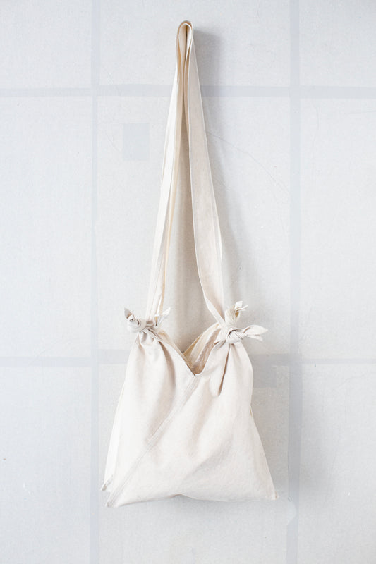 Azuma bag in white & greige hemp cotton weather