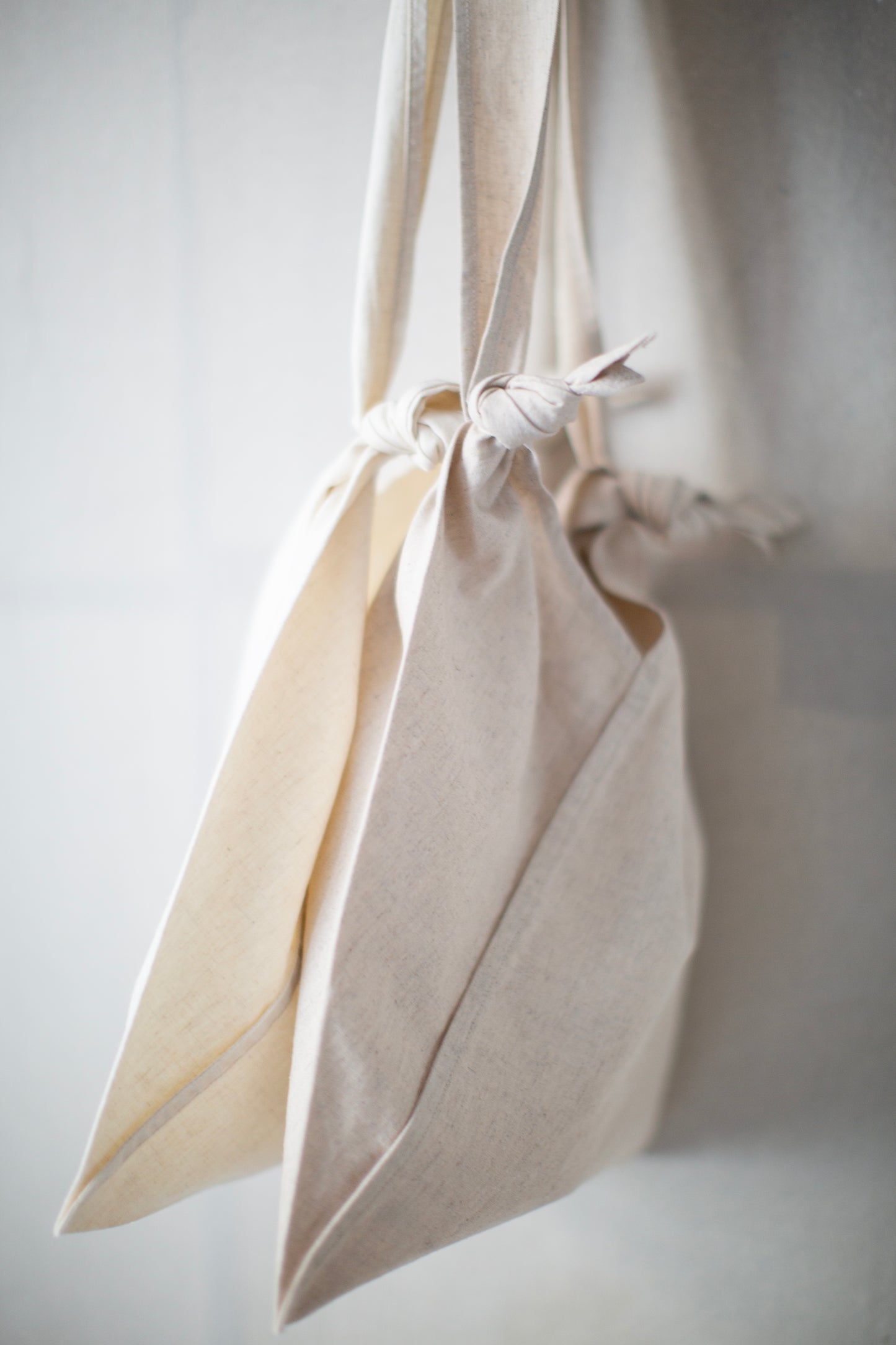 Azuma bag in white & greige hemp cotton weather