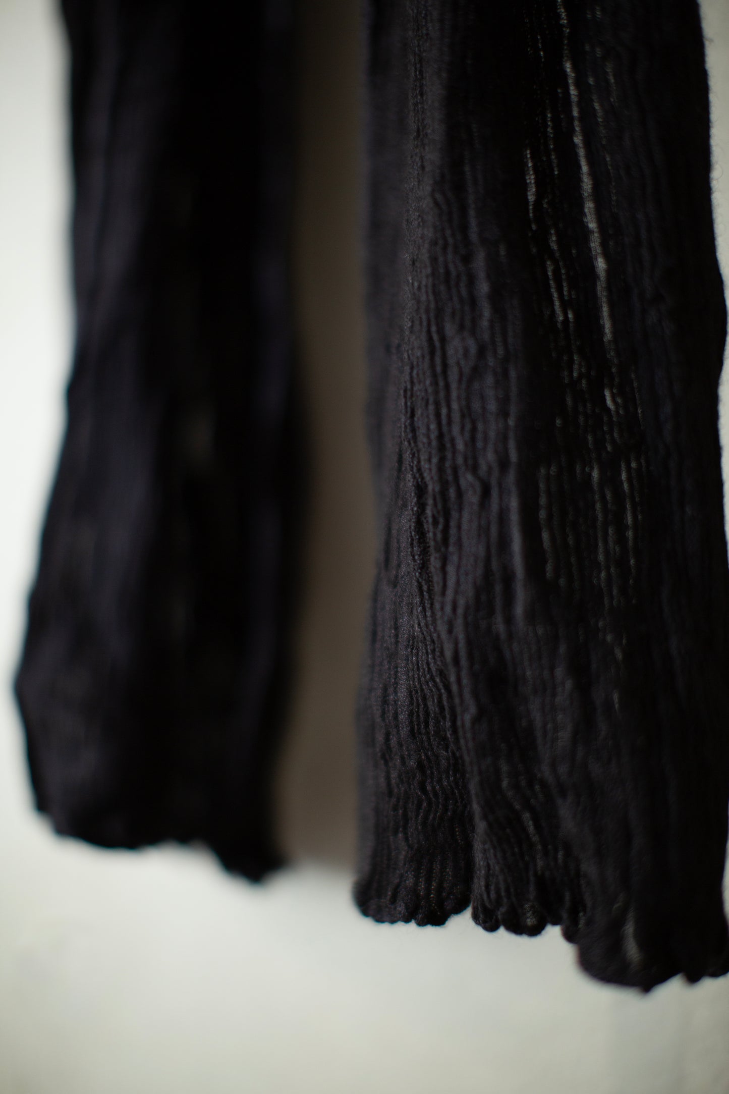 Black Feather Ripples Scarf