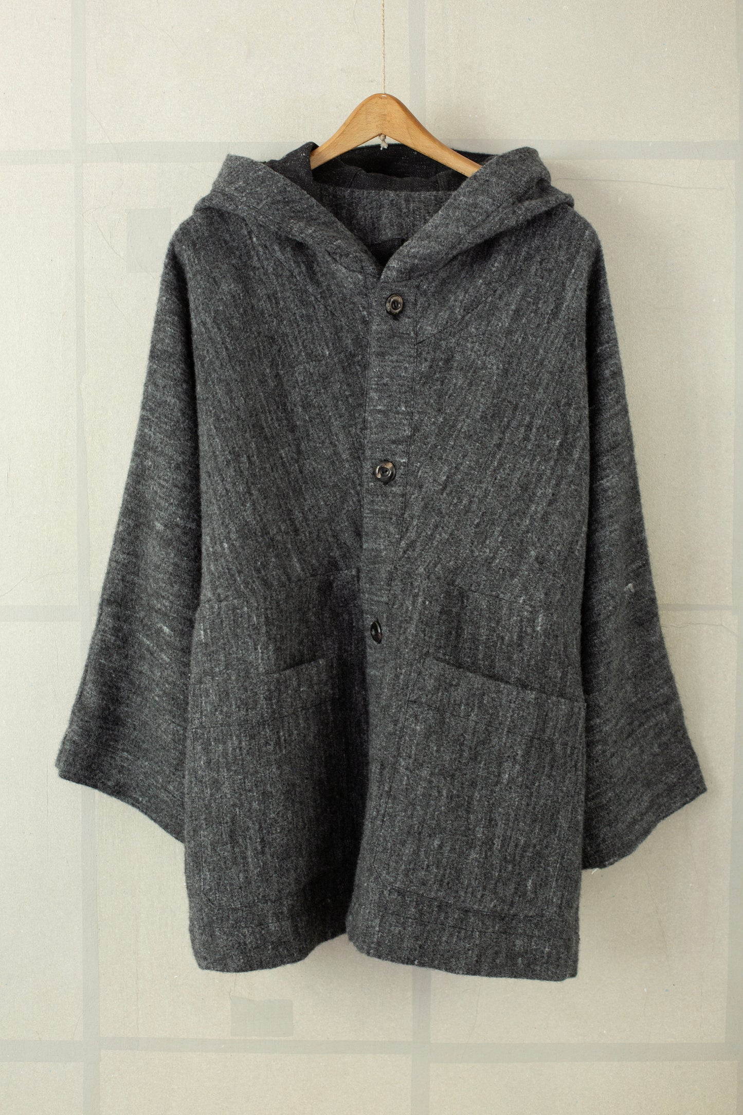 Hooded short coat in dark heather hemp wool and flax