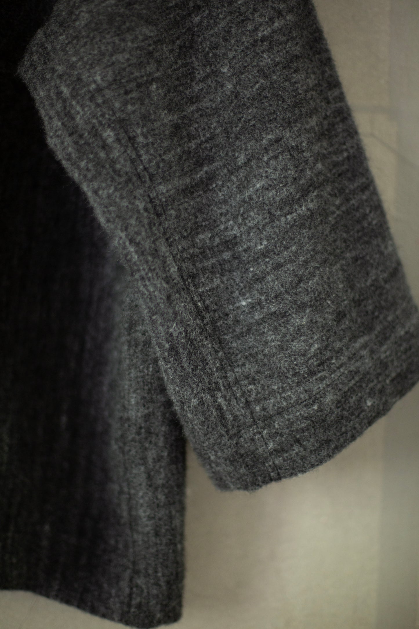 Hooded short coat in dark heather hemp wool and flax