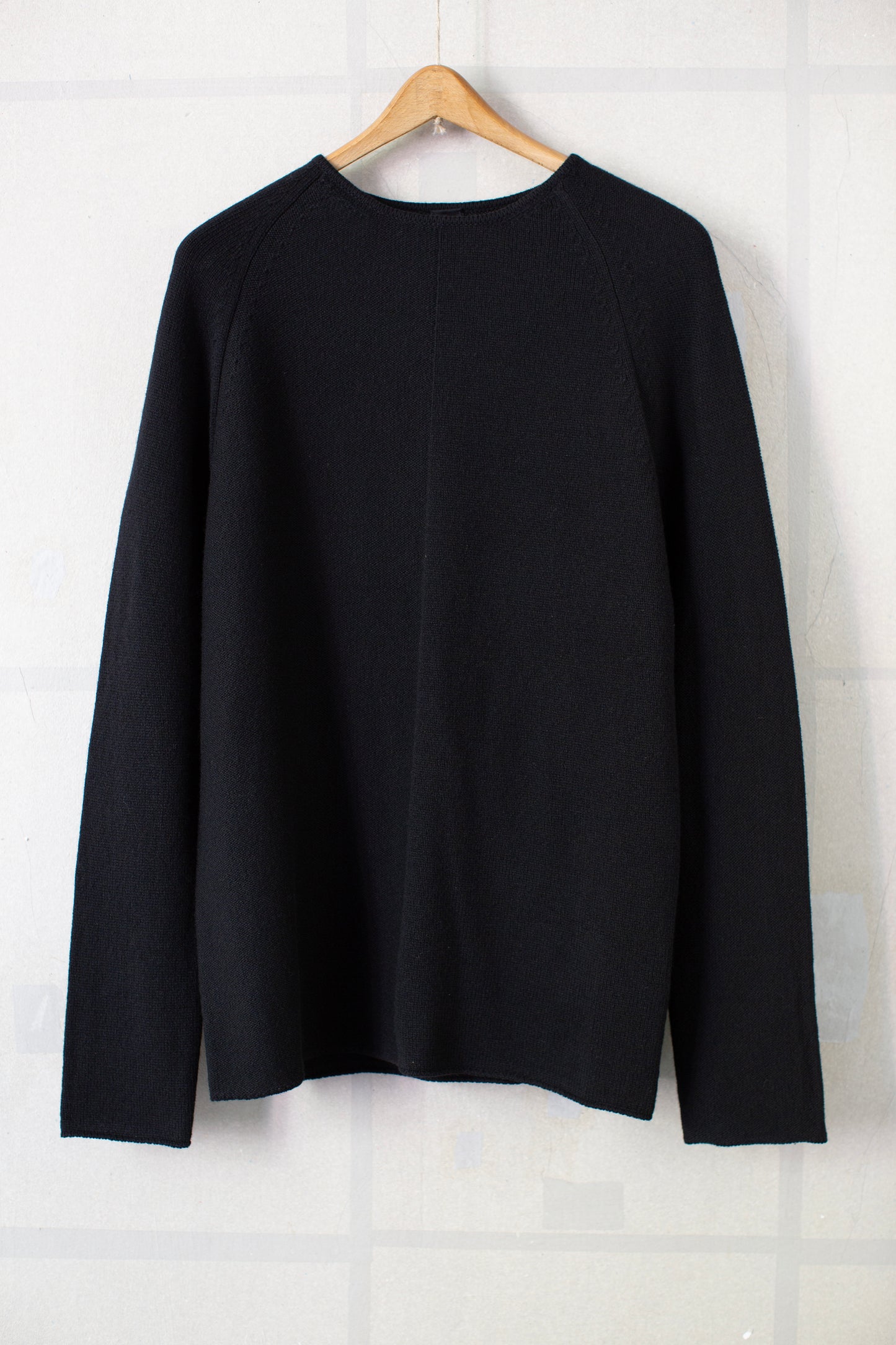 Black crew neck pullover