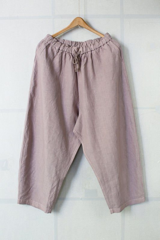 comfortable cropped pants in dark horse chestnut hemp