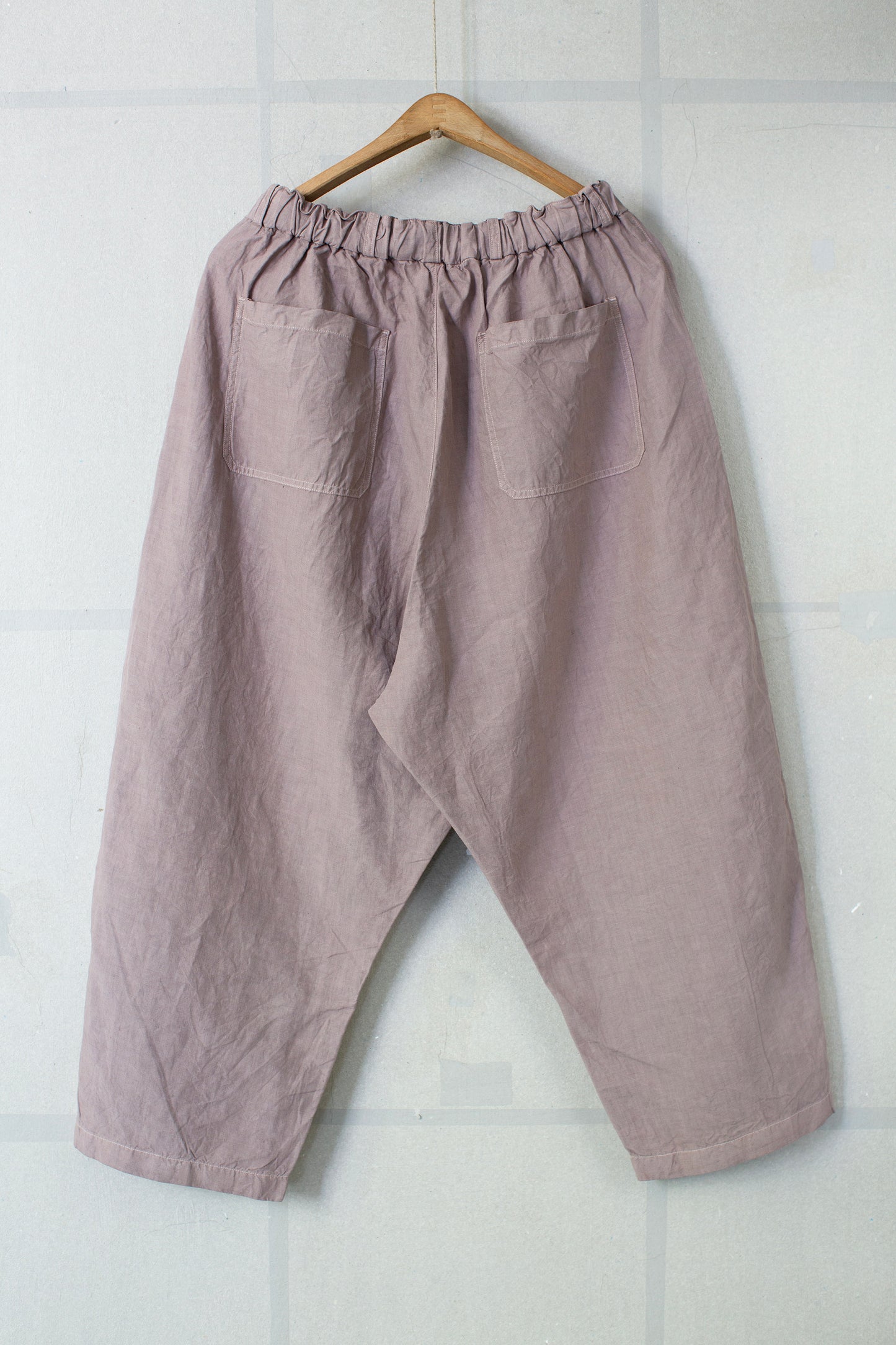 comfortable cropped pants in dark horse chestnut hemp