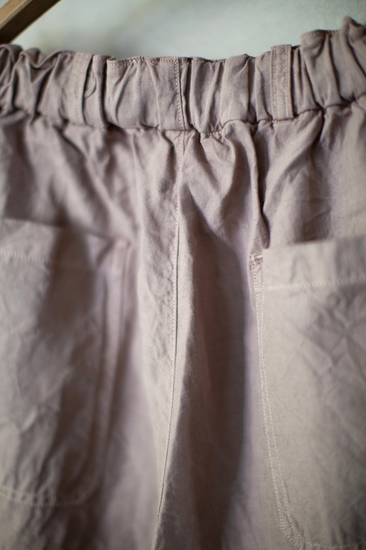 comfortable cropped pants in dark horse chestnut hemp