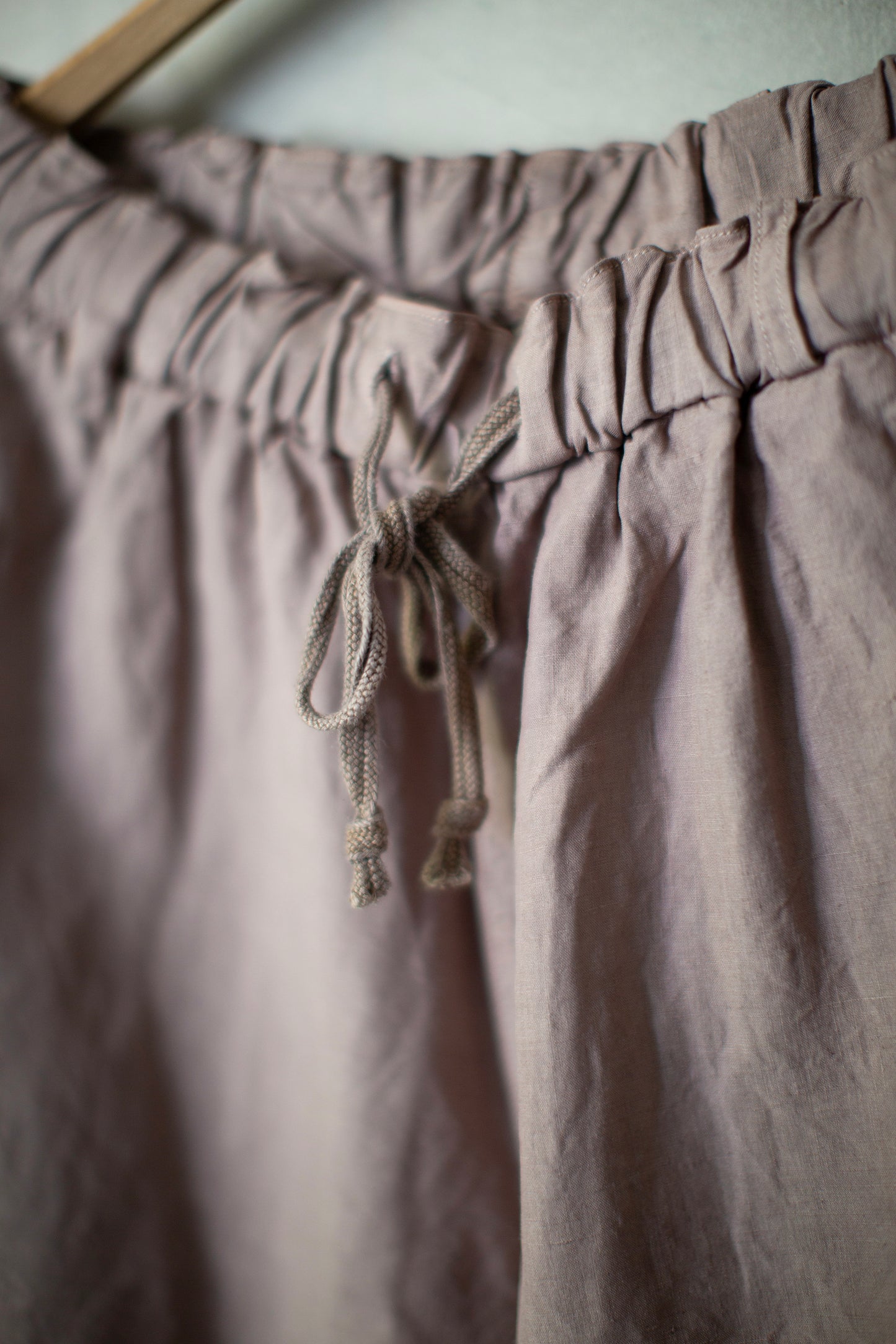 comfortable cropped pants in dark horse chestnut hemp