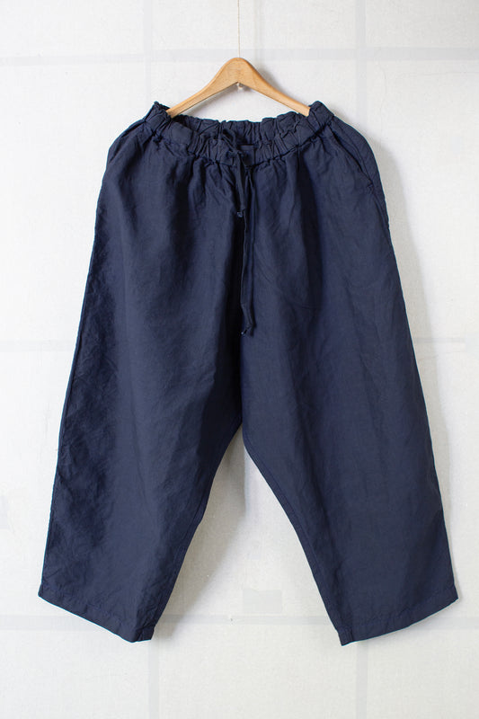 comfortable cropped pants in indigo & persimmon tannin hemp