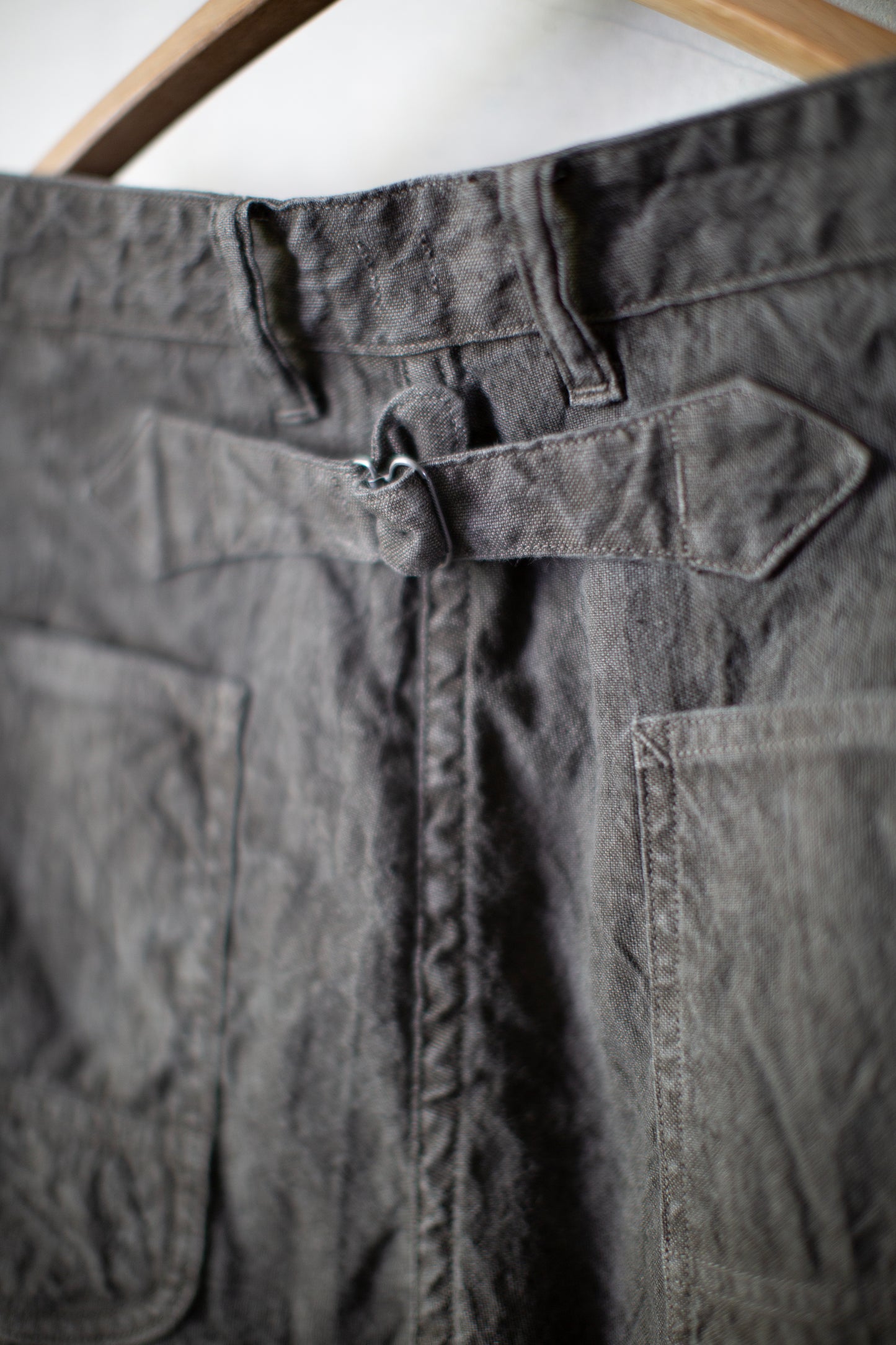 Sumi painter pants with buckle