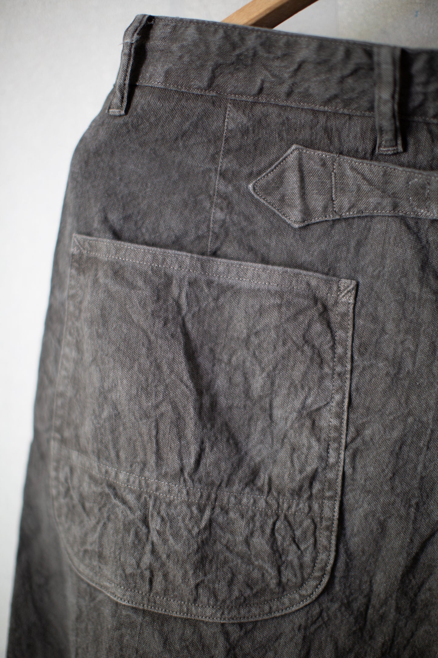 Sumi painter pants with buckle