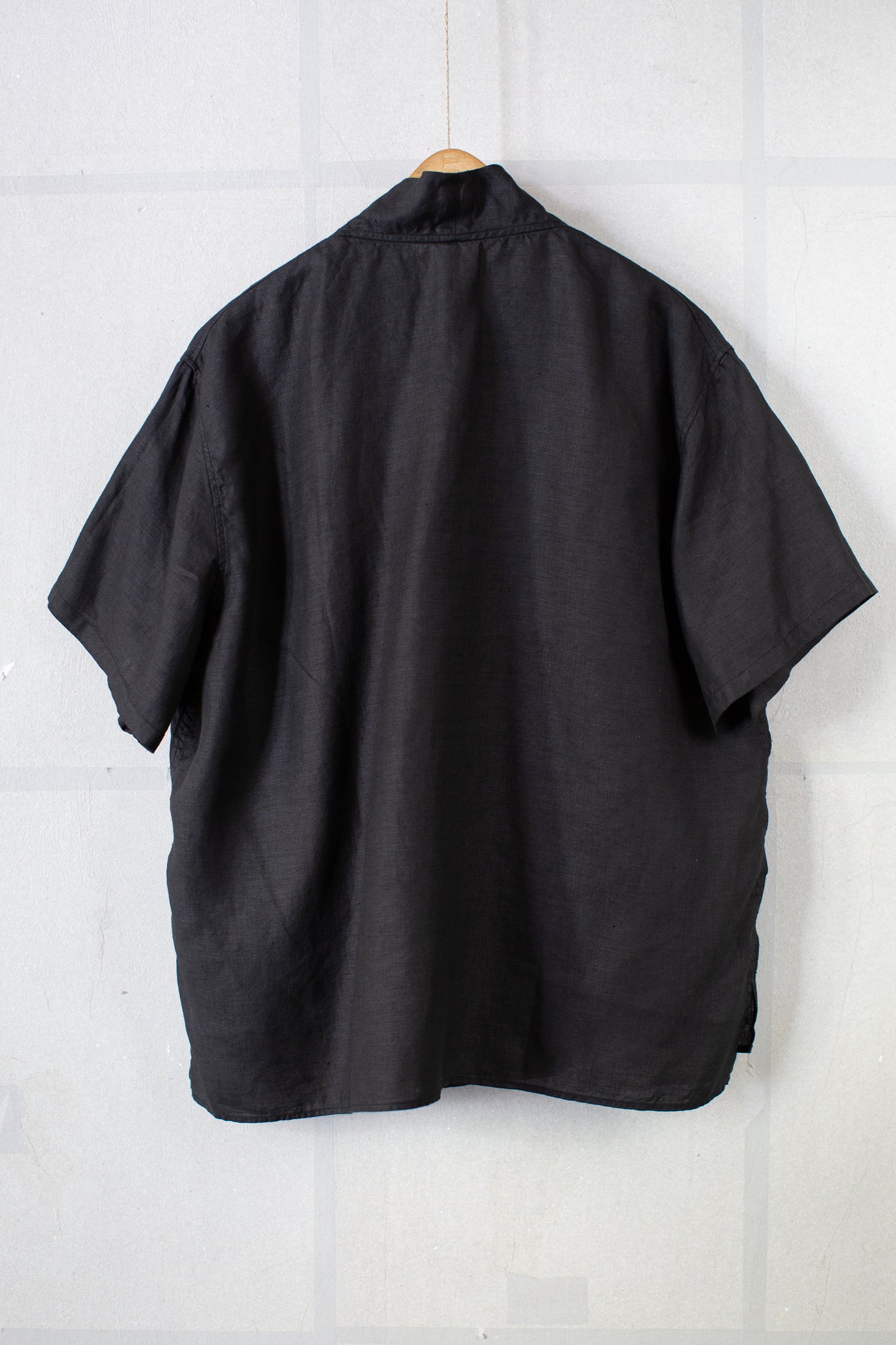 Short Sleeve V-Neck Pullover In Black hemp