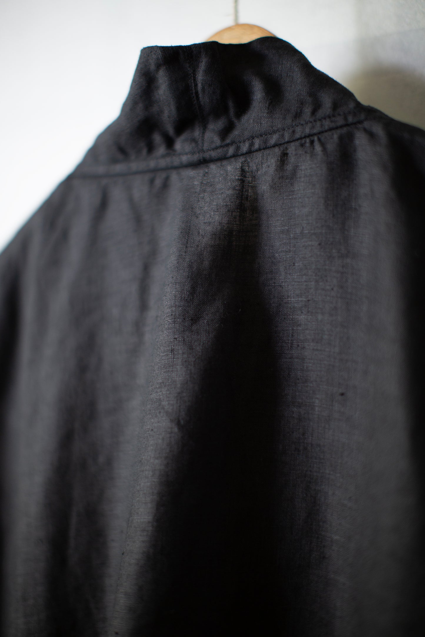 Short Sleeve V-Neck Pullover In Black hemp