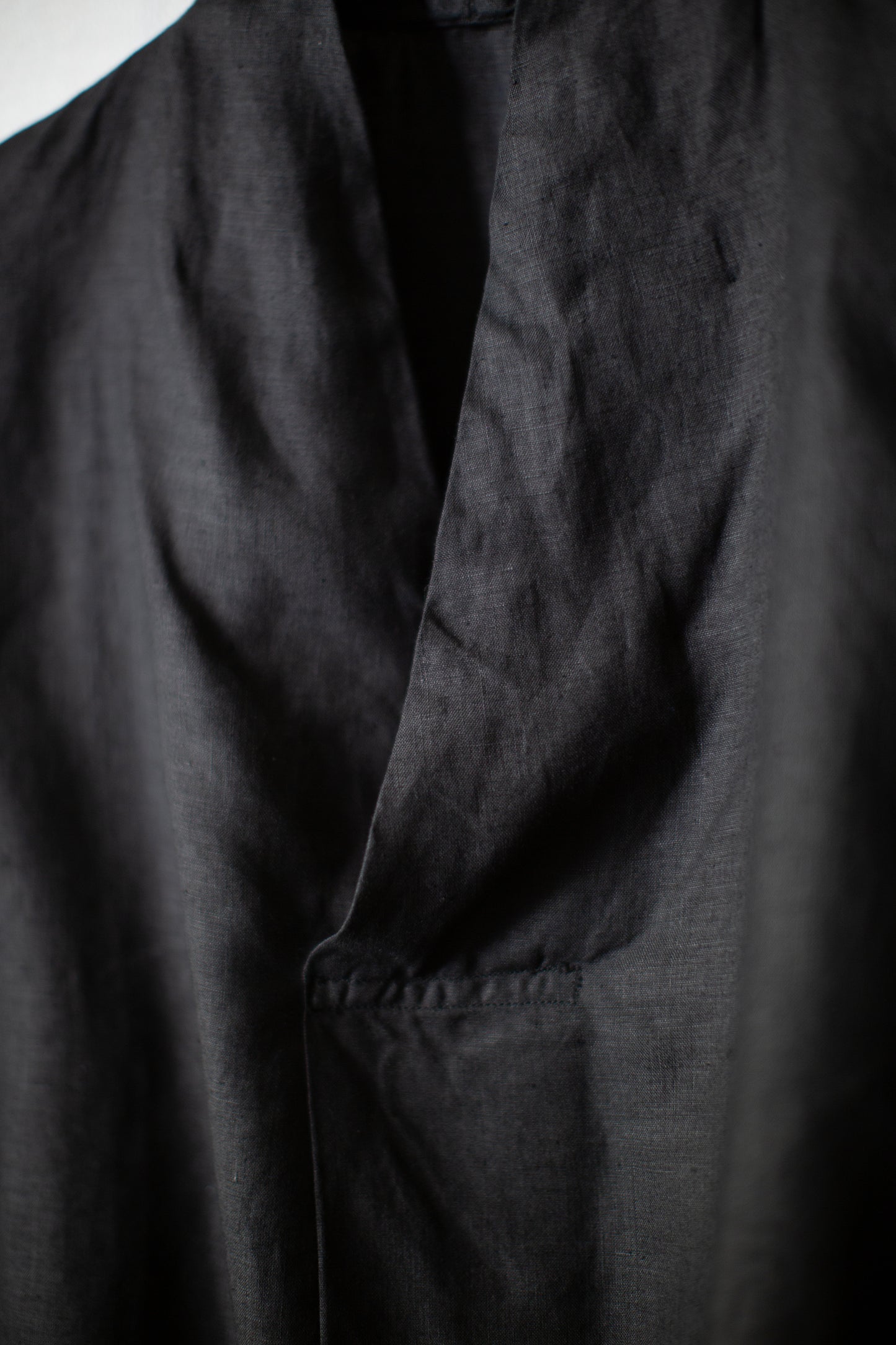 Short Sleeve V-Neck Pullover In Black hemp
