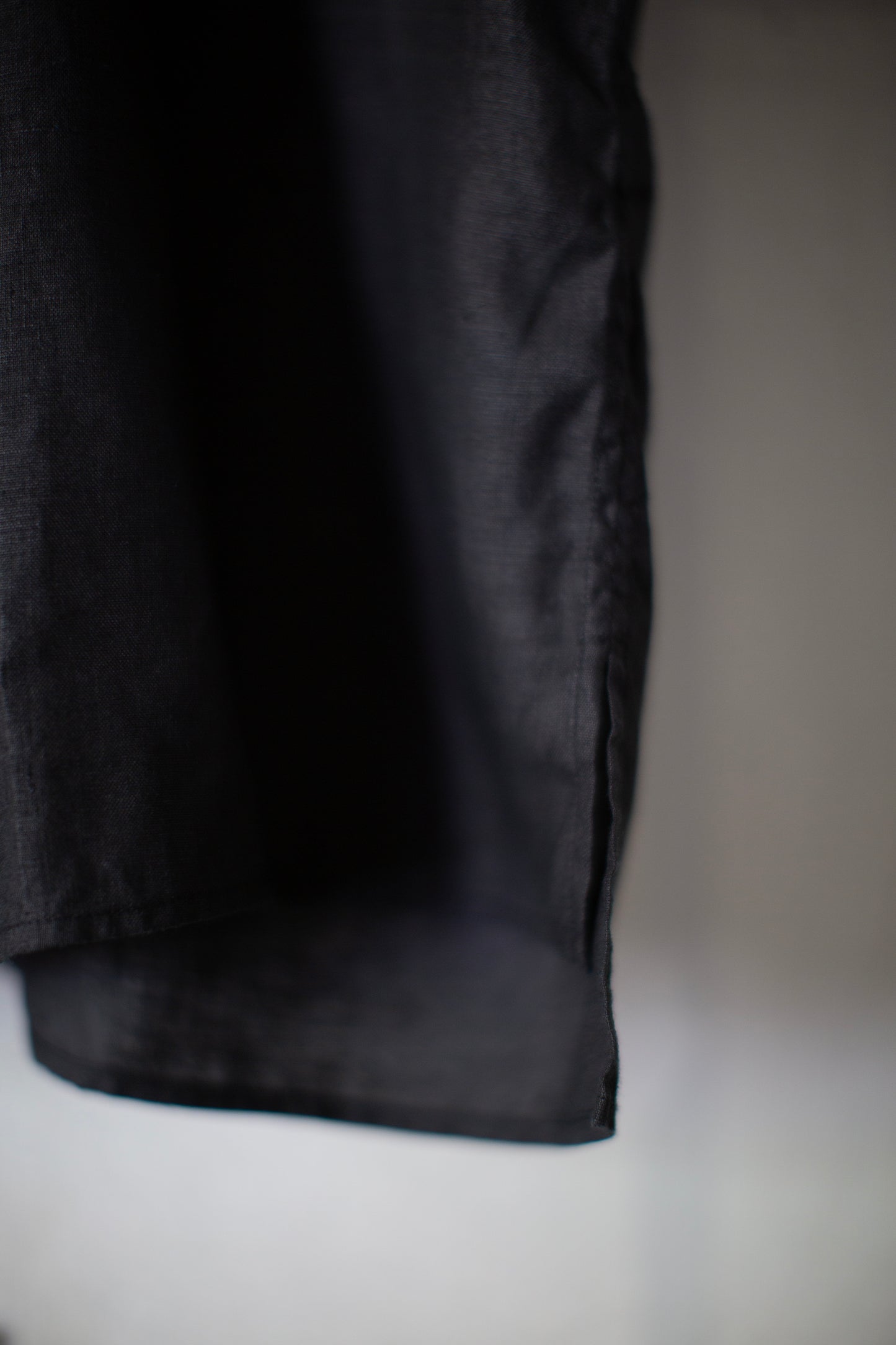 Short Sleeve V-Neck Pullover In Black hemp