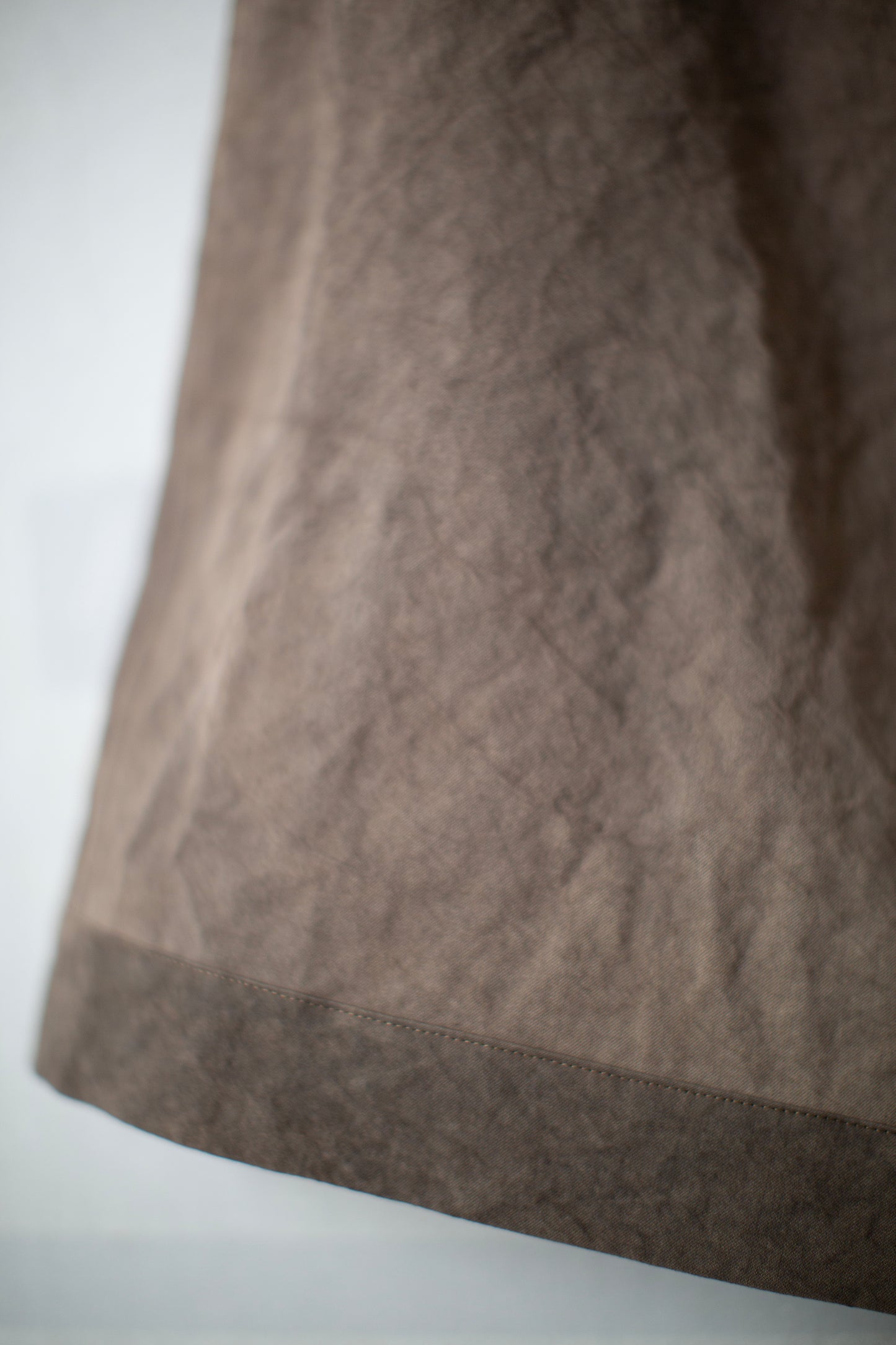 mud cotton paper twill cropped trousers