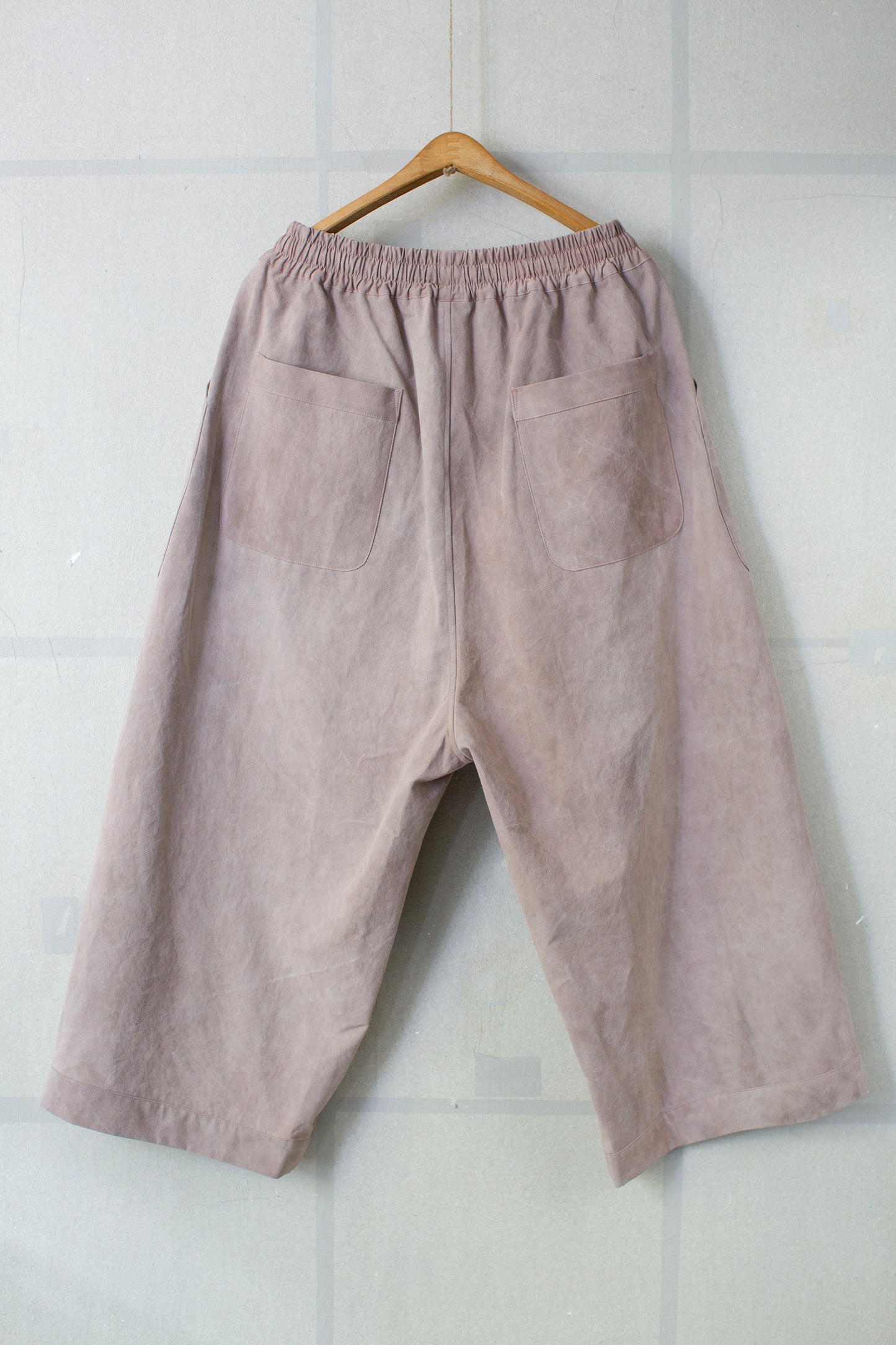 dry rose natural dyed cotton oxford cropped trousers