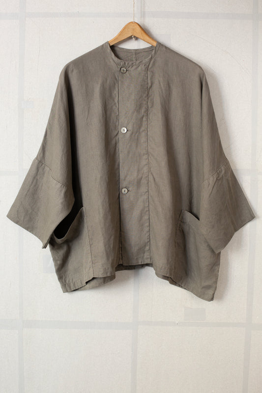 wide jacket in dark mugwort ripple hemp