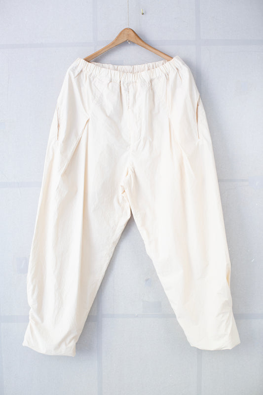 Fabric Forming Twist Pants in Off White