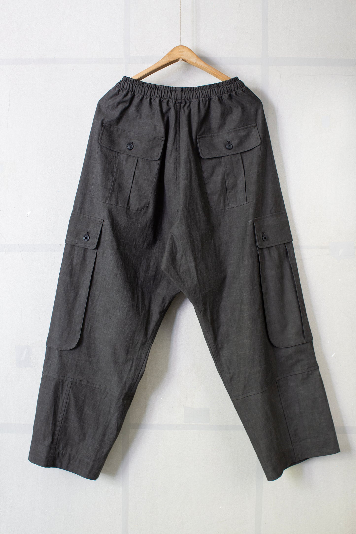 dark sumi slub cloth cargo trousers
