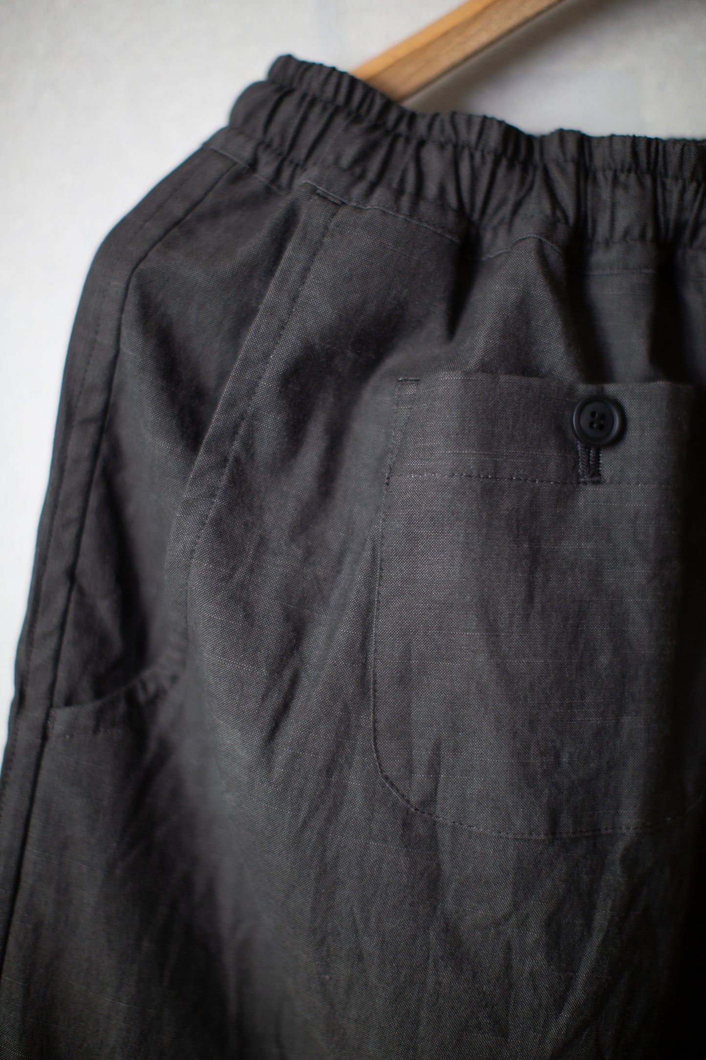 dark sumi slub cloth cargo trousers