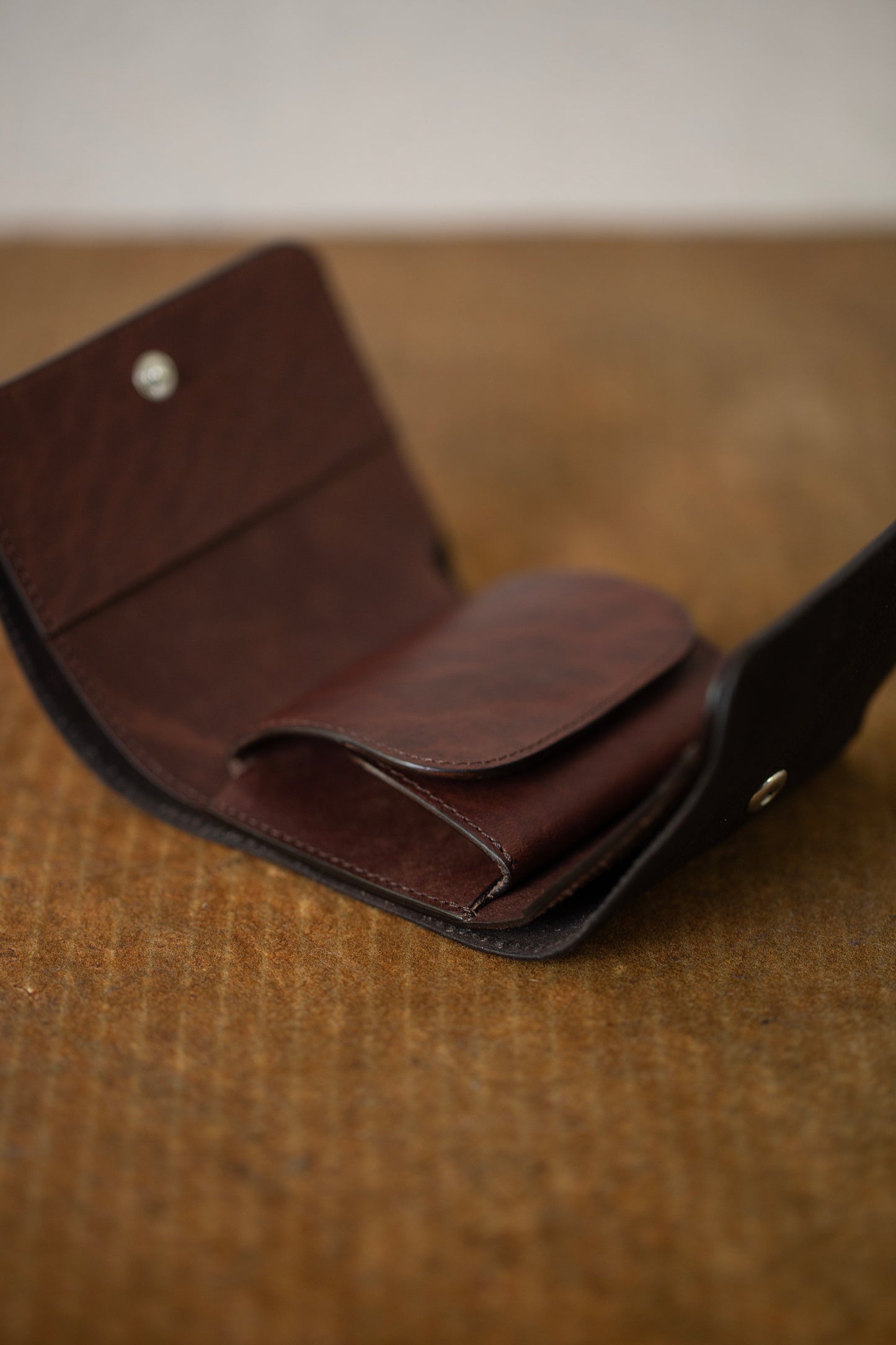 Mud dye deer suede wallet