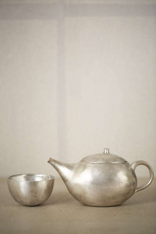 Silver glaze tea pot