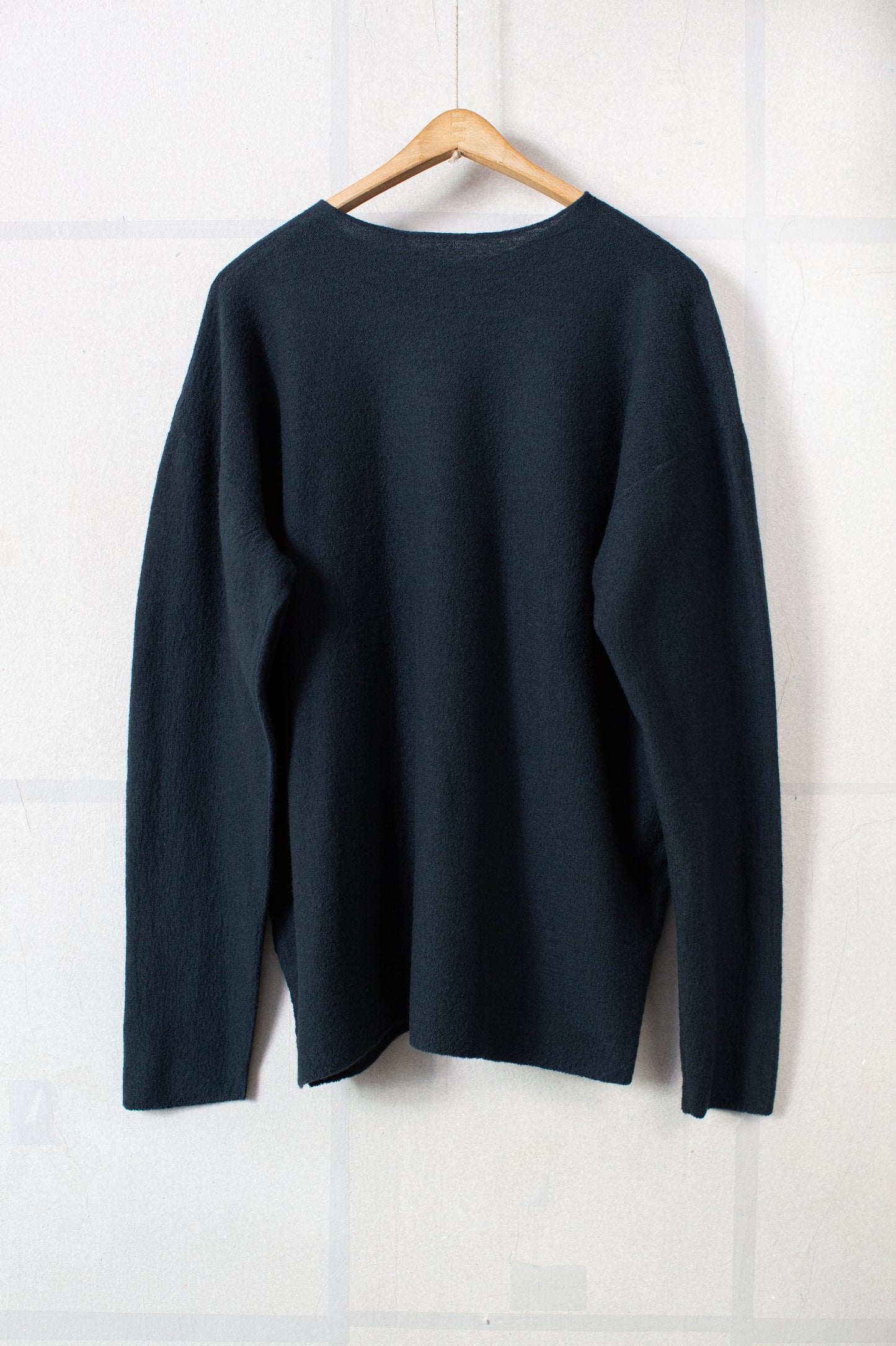 Seamless knitted & soft boiled crew neck sweater