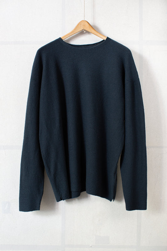 Seamless knitted & soft boiled crew neck sweater