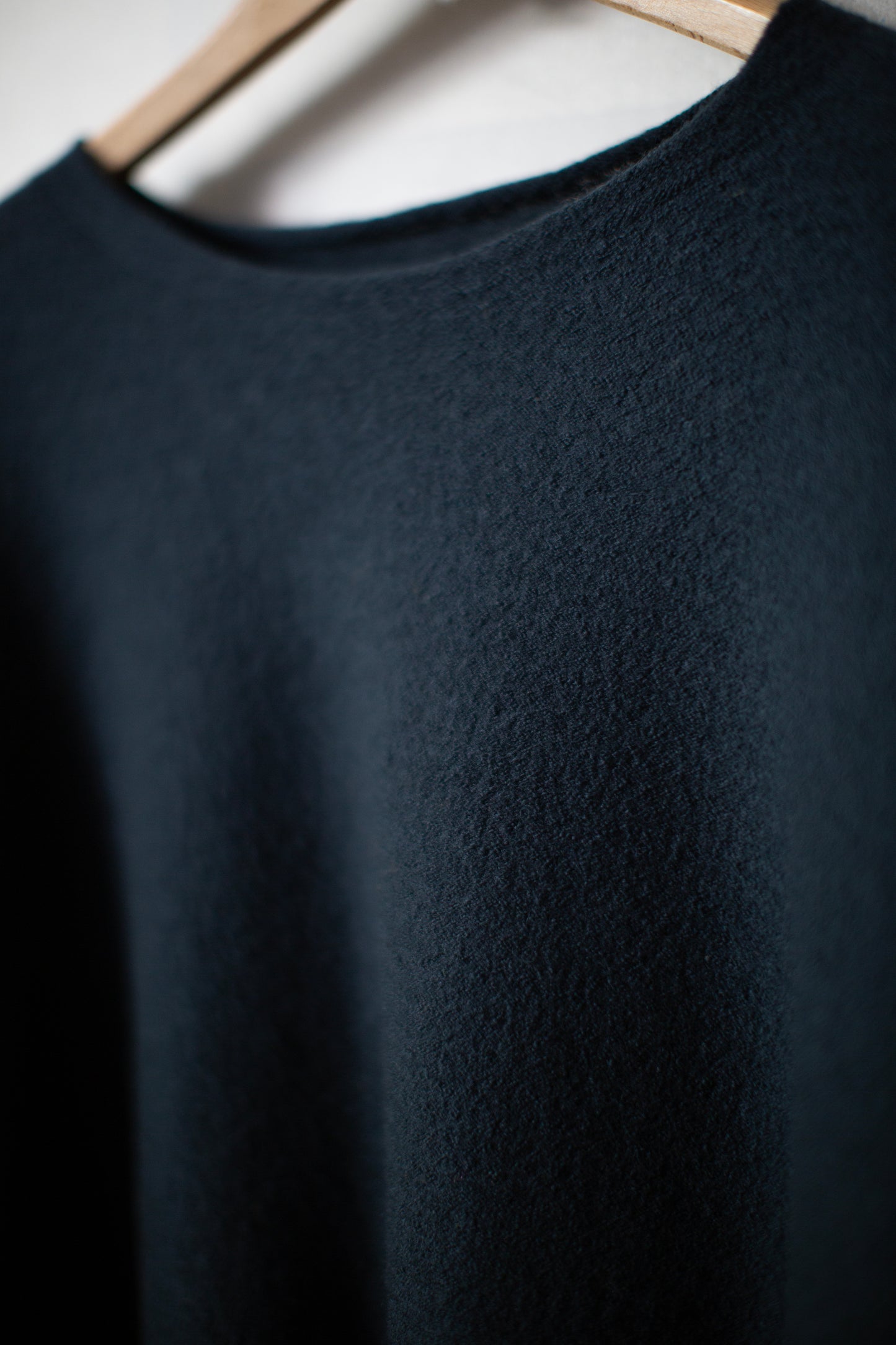 Seamless knitted & soft boiled crew neck sweater