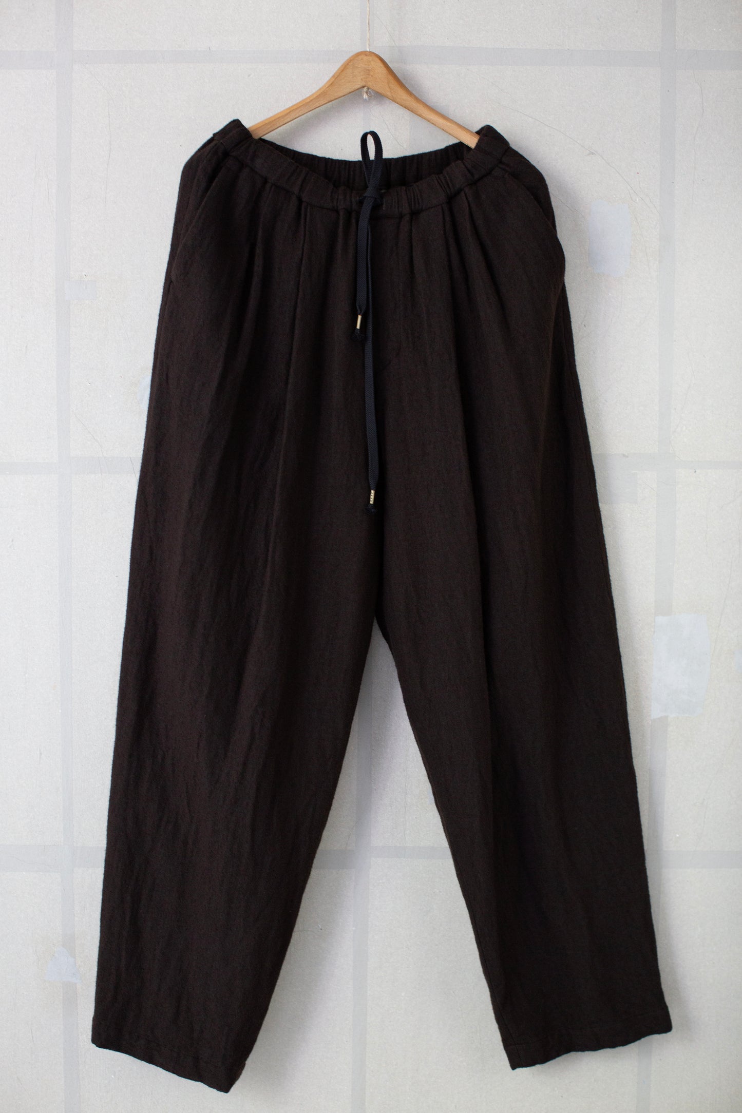 dark brown shrink double face double pleated easy tapered pants