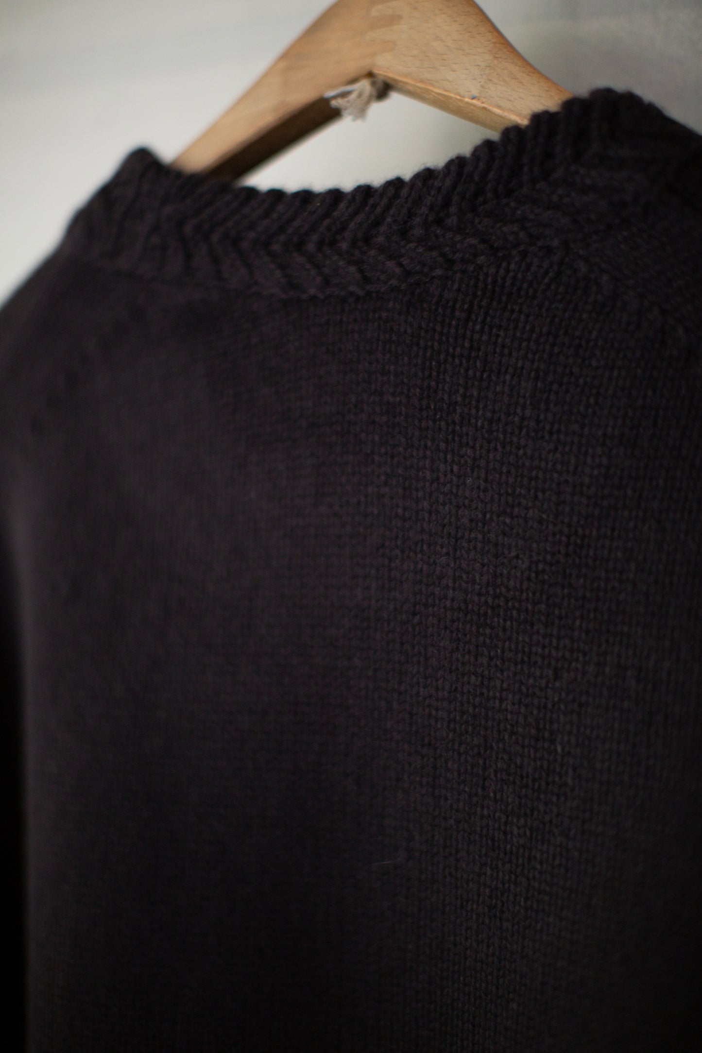 Dark brown cashmere crew neck pullover