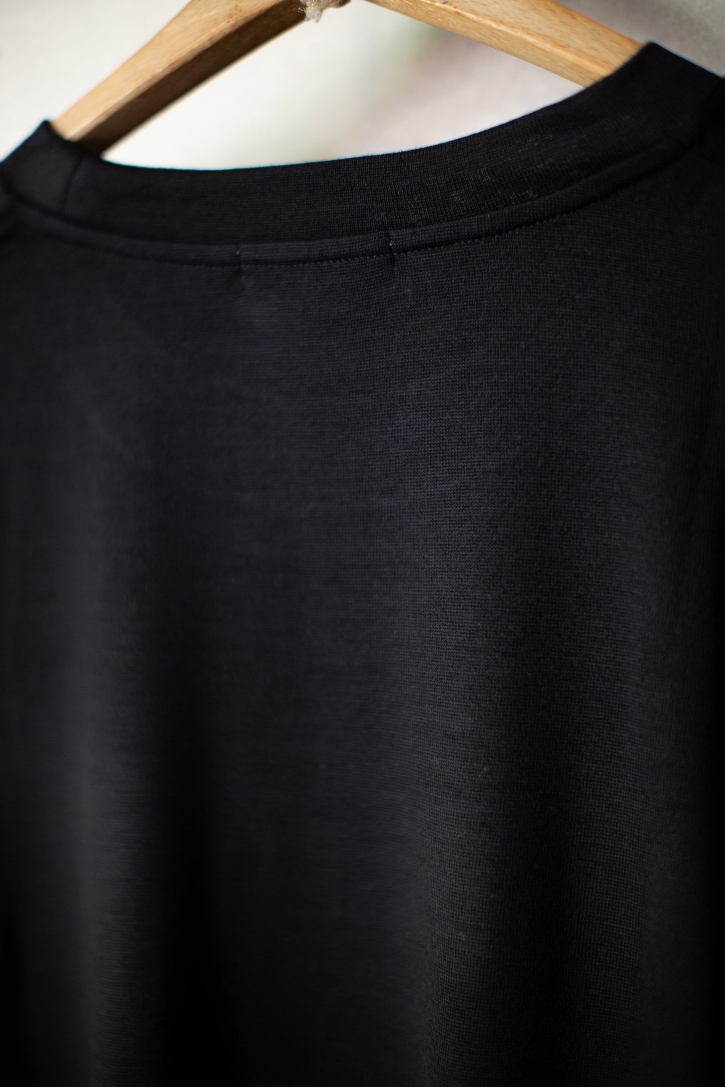 black super 180 wool jersey crew neck longsleeve t-shirt