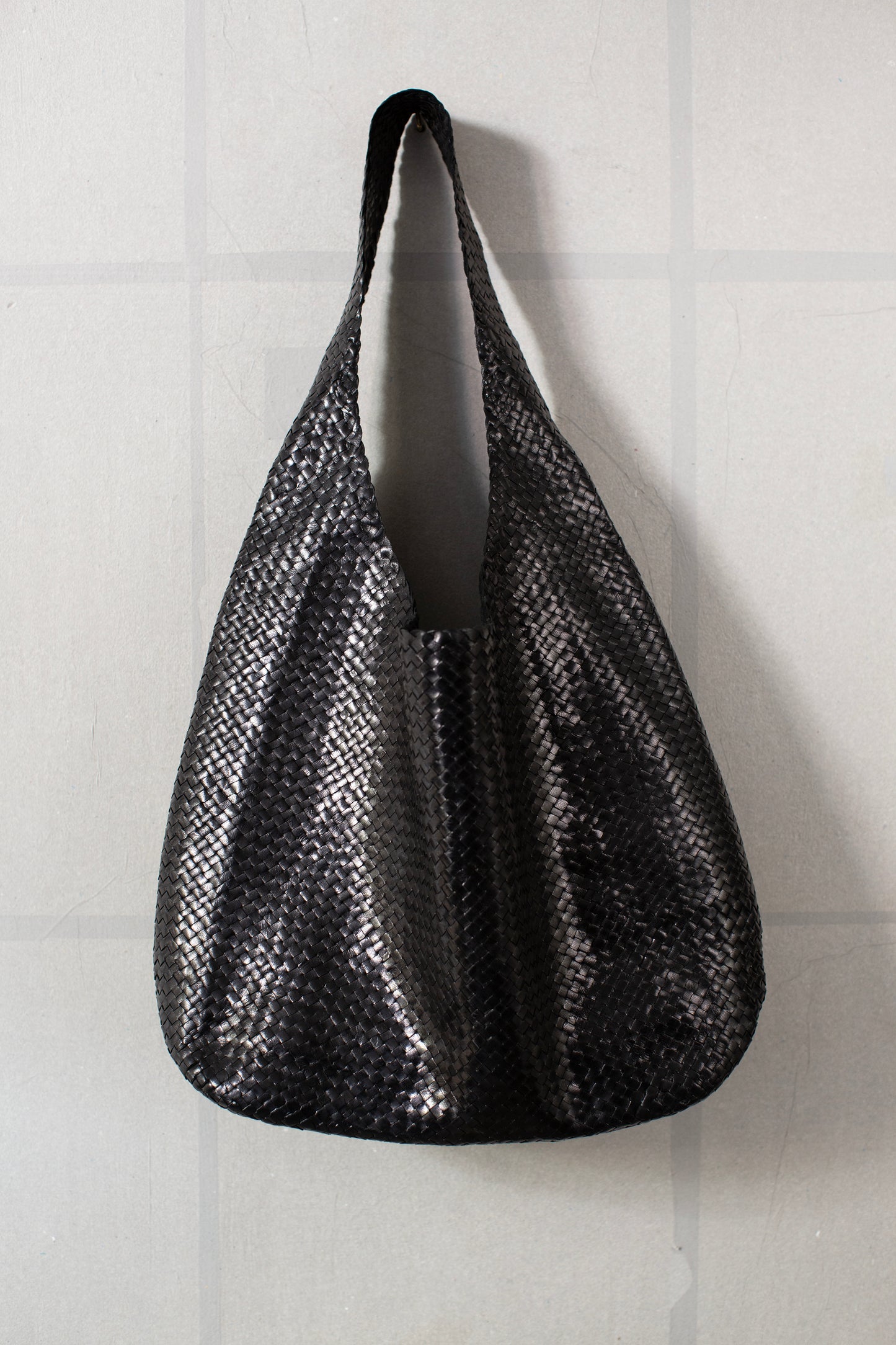 Seamless hand woven black carrier bag in goat leather