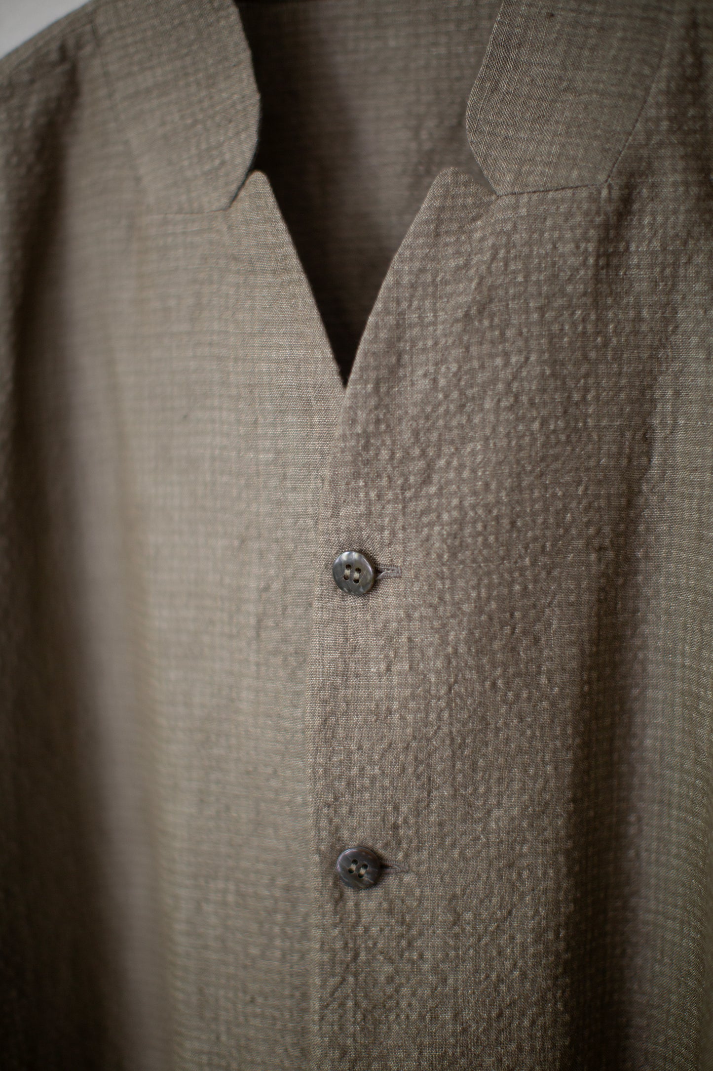 Taupe unevenly dyed cotton linen seersucker shirt