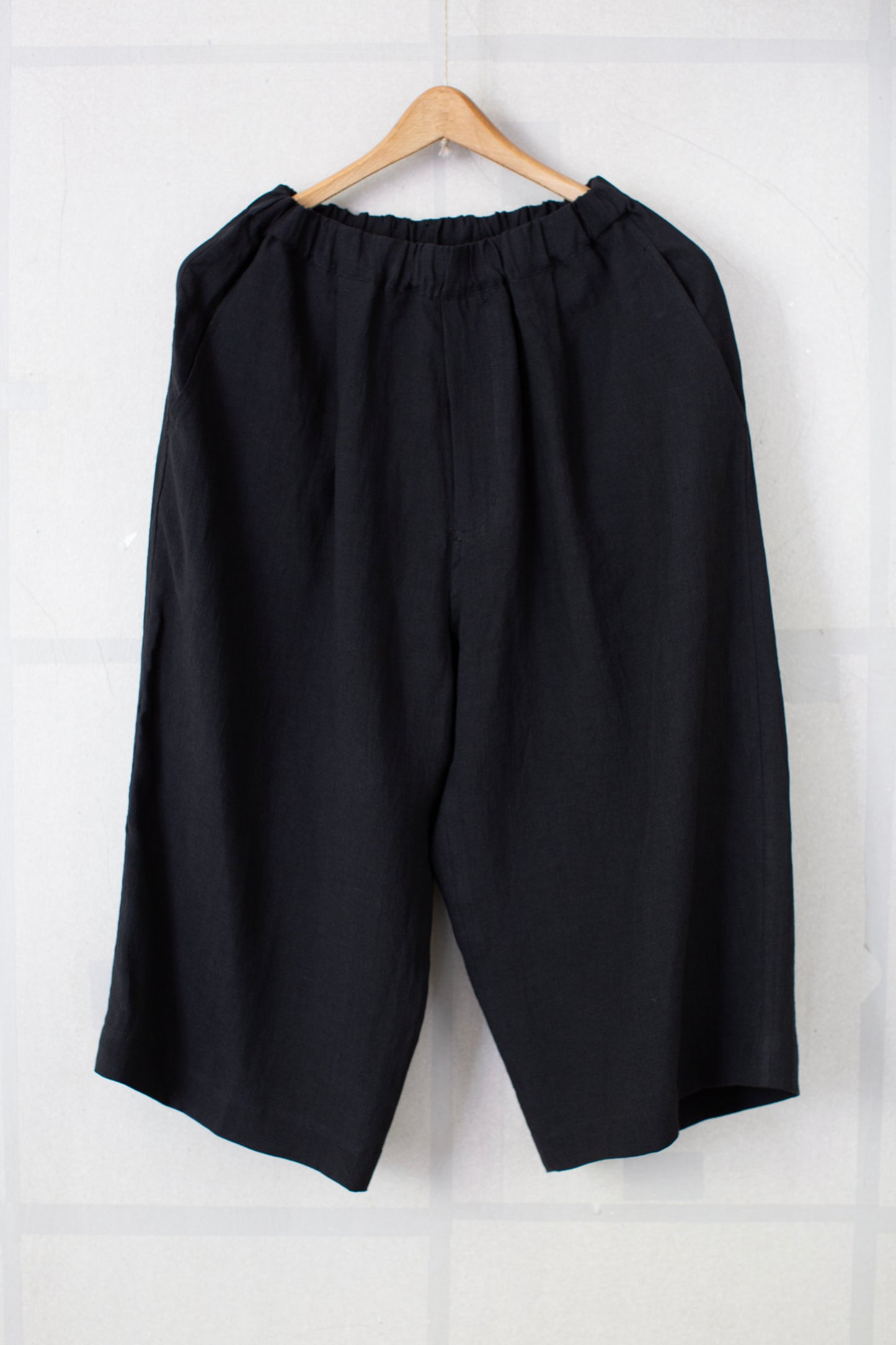 Black loose linen shorts