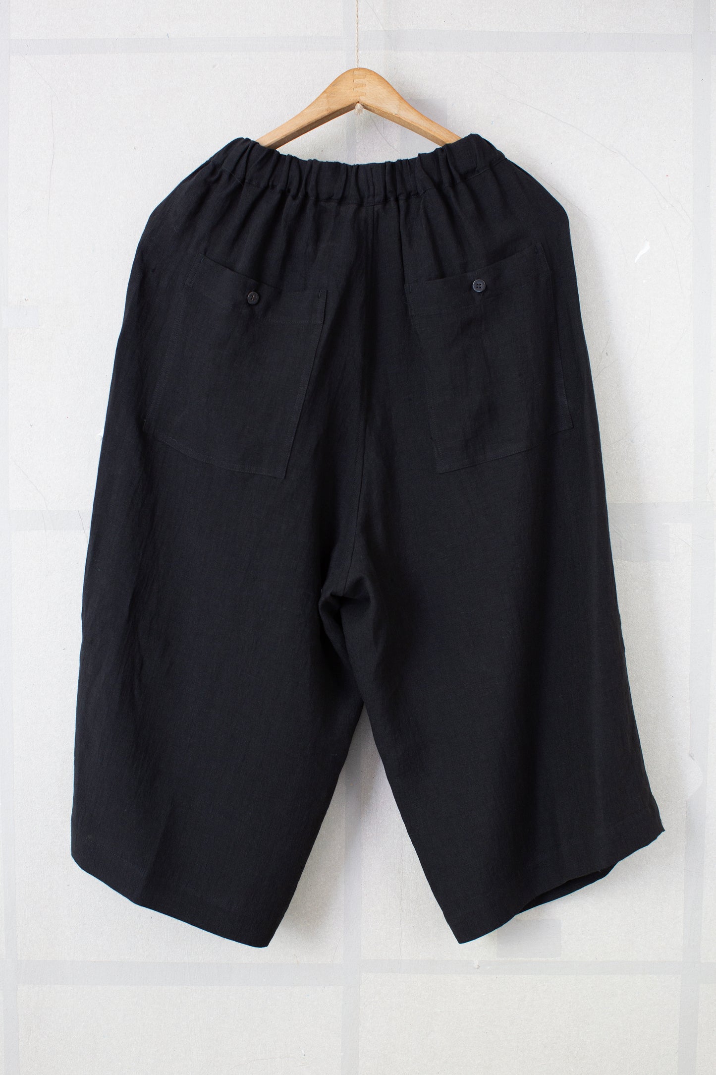 Black loose linen shorts