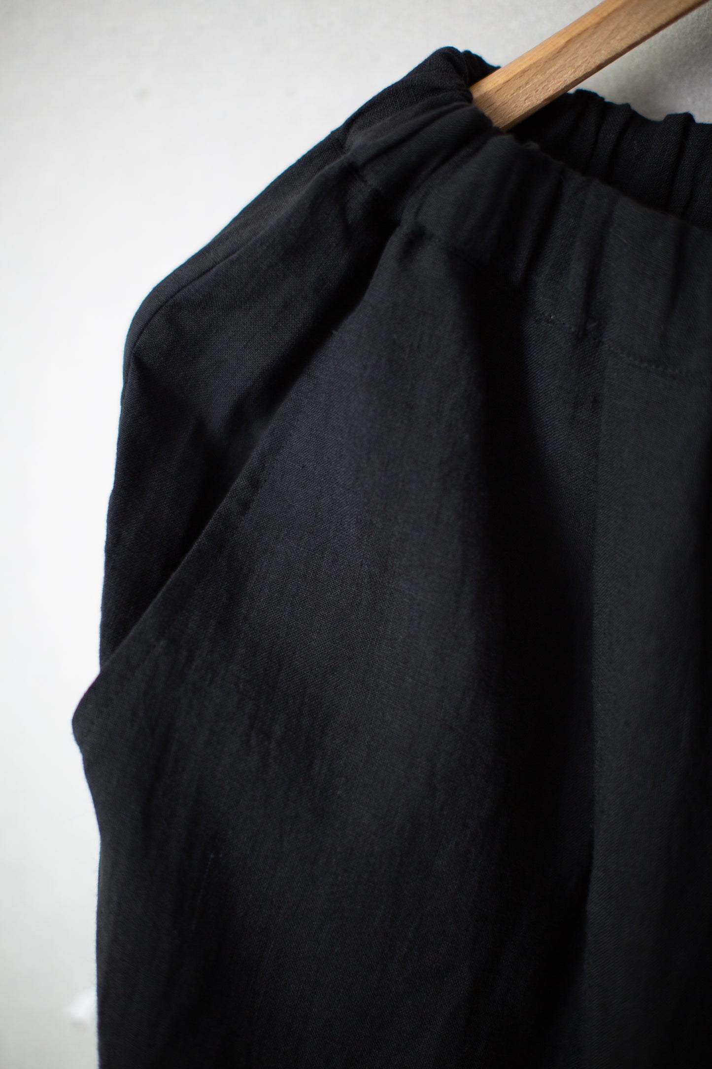 Black loose linen shorts