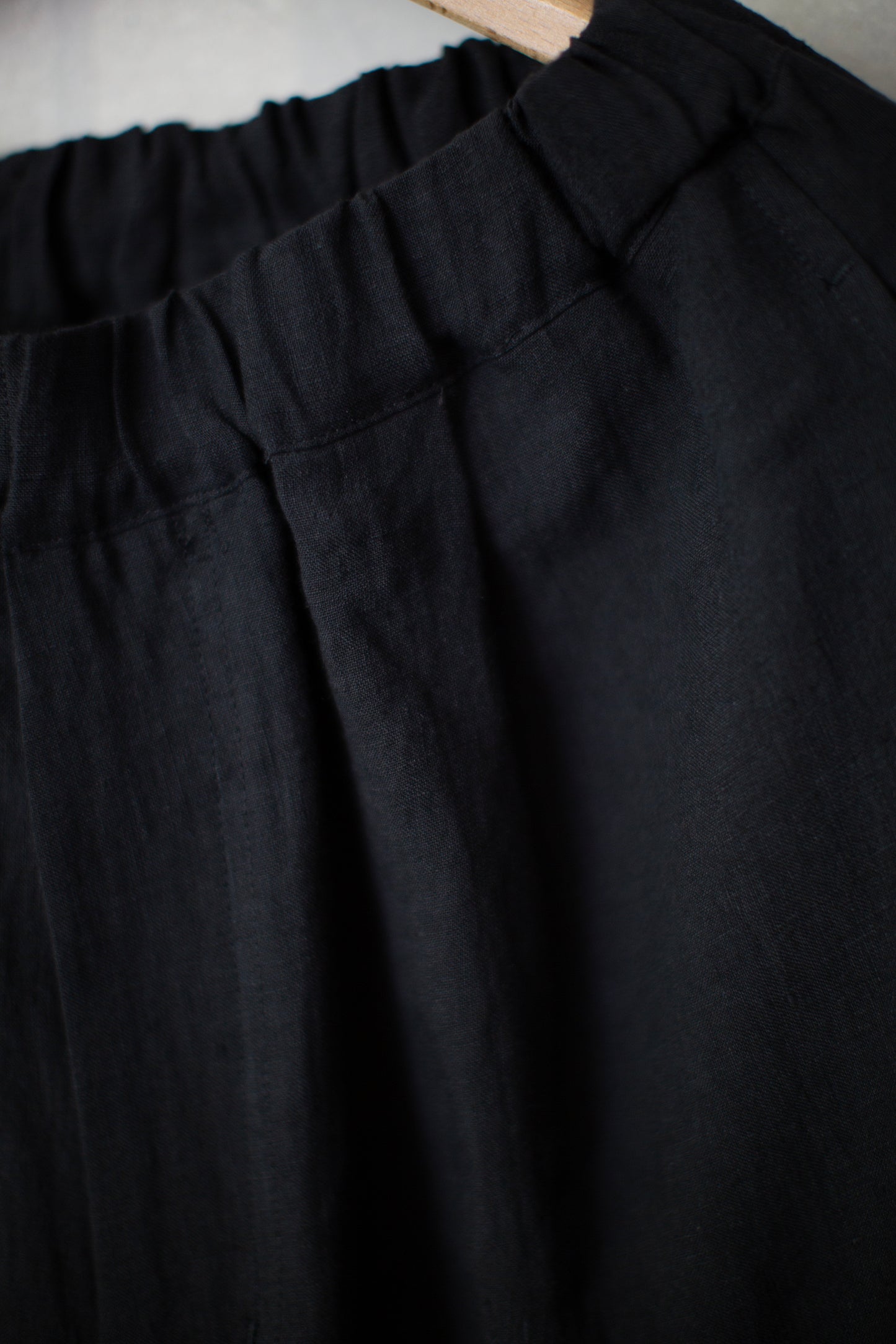 Black loose linen shorts